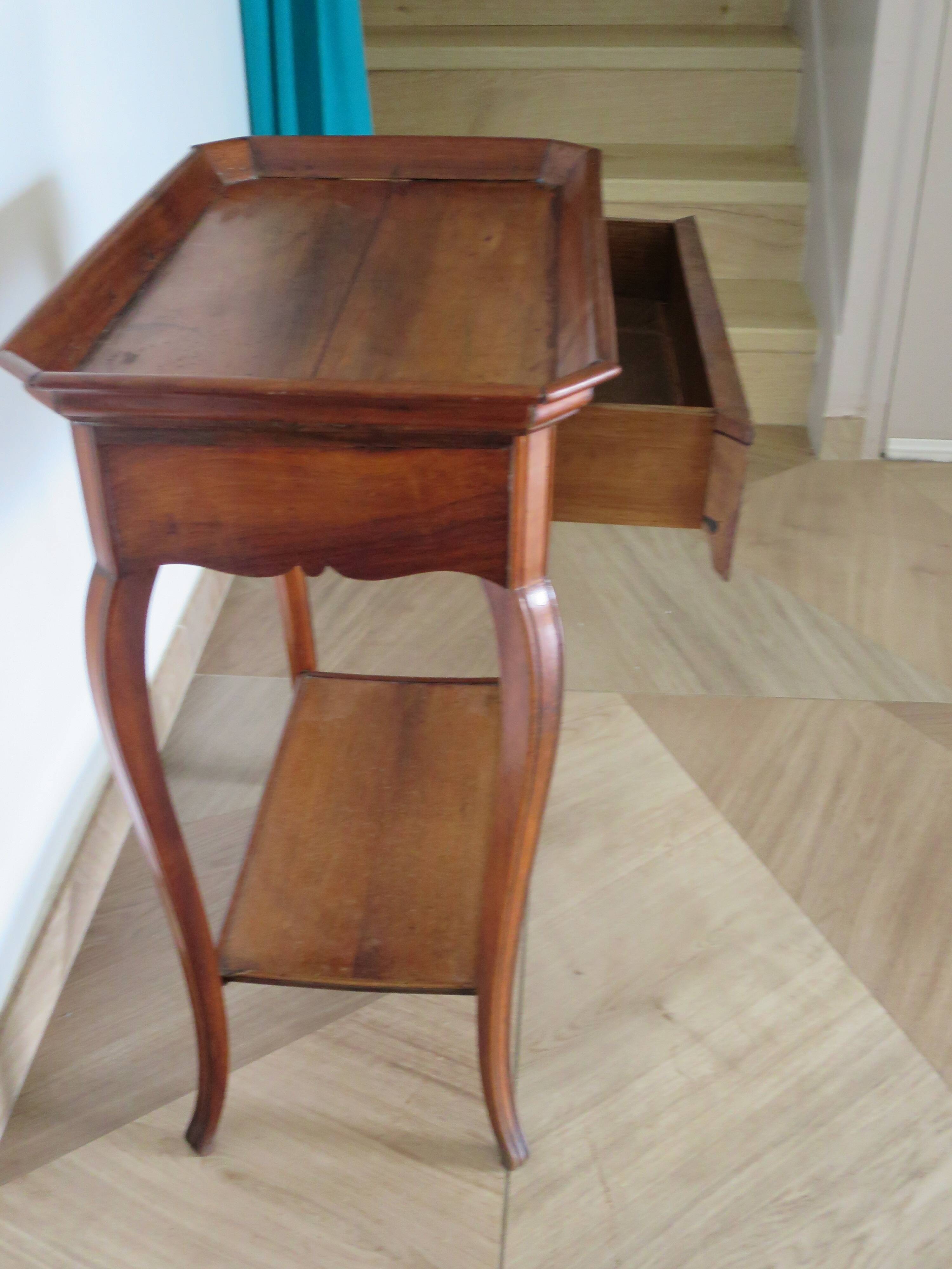 Side table – End table – Mahogany – Raised edge top – 1 drawer