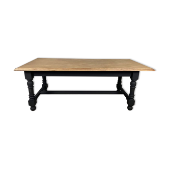 Farm table