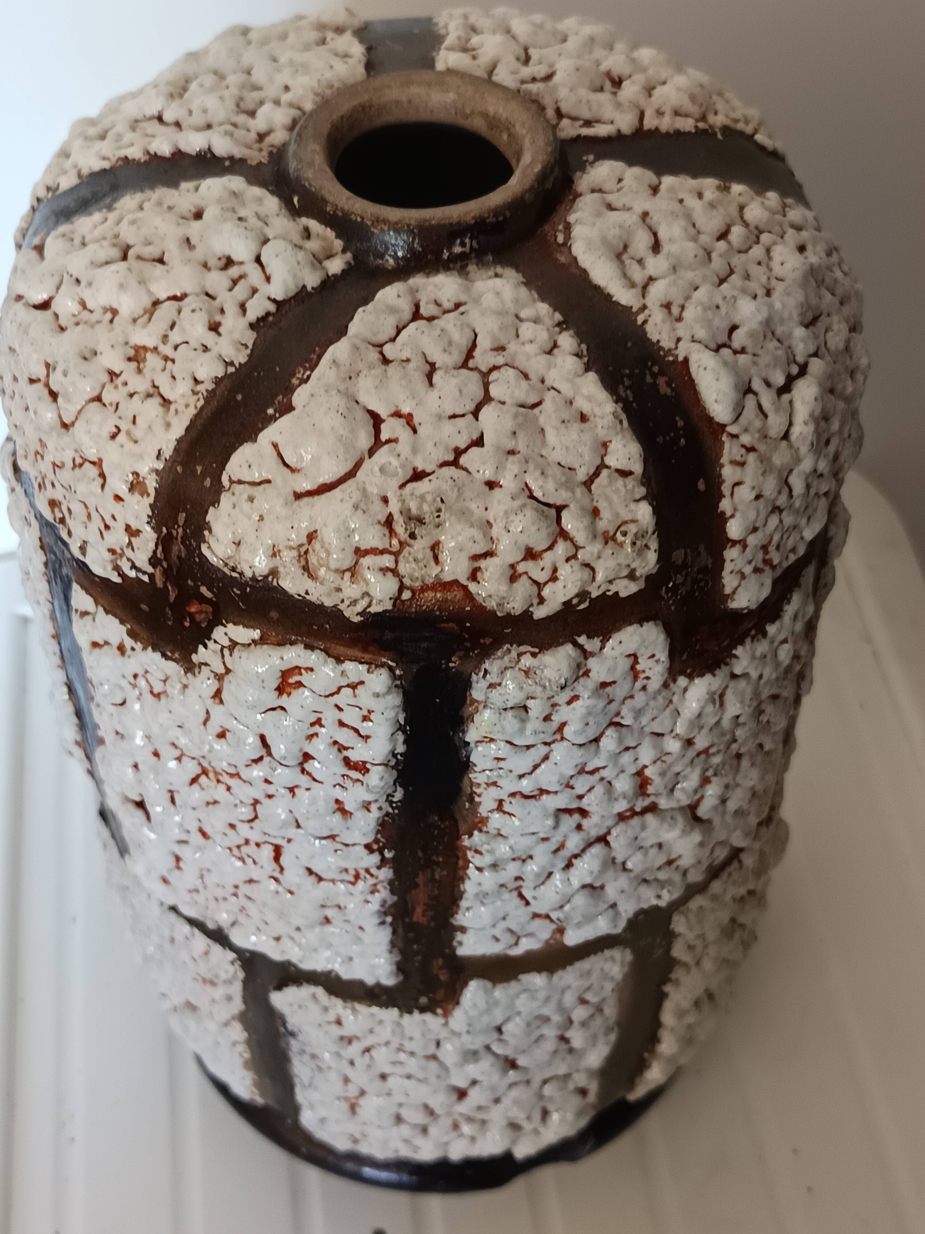 Large brutalist lamp base in glazed ceramic, Fat Lava decor 1970.
