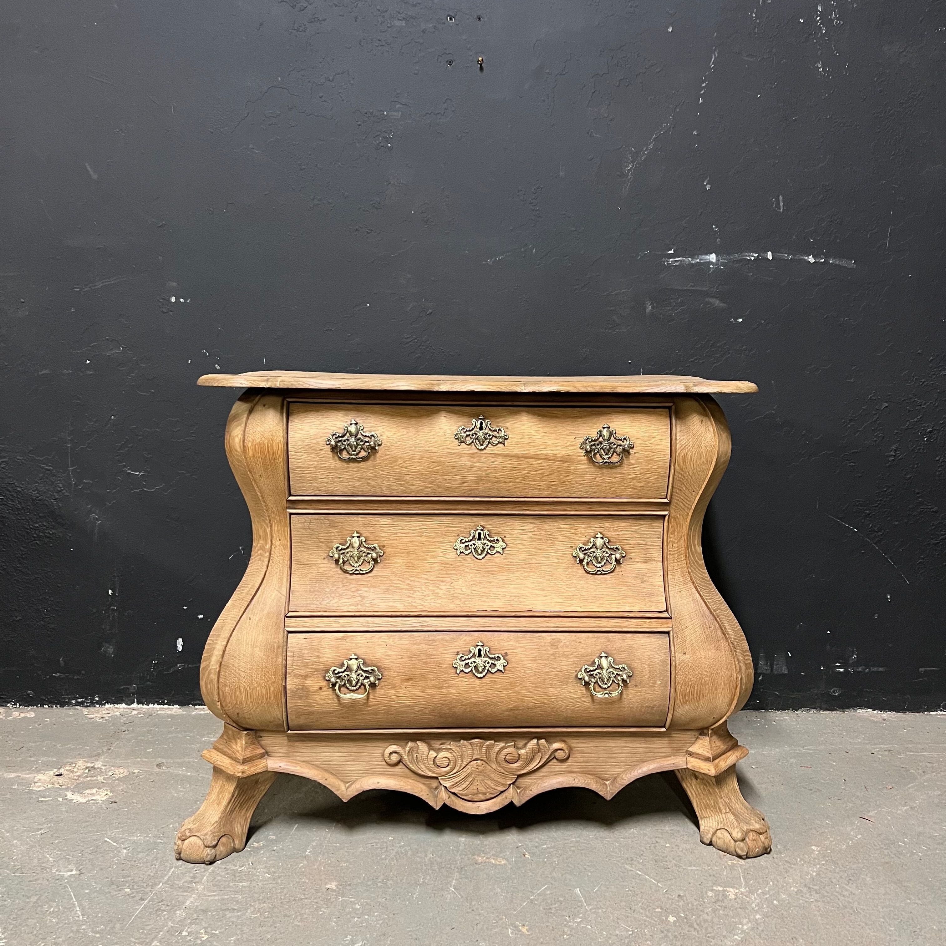 Dutch chest of drawers XIX th in raw oak