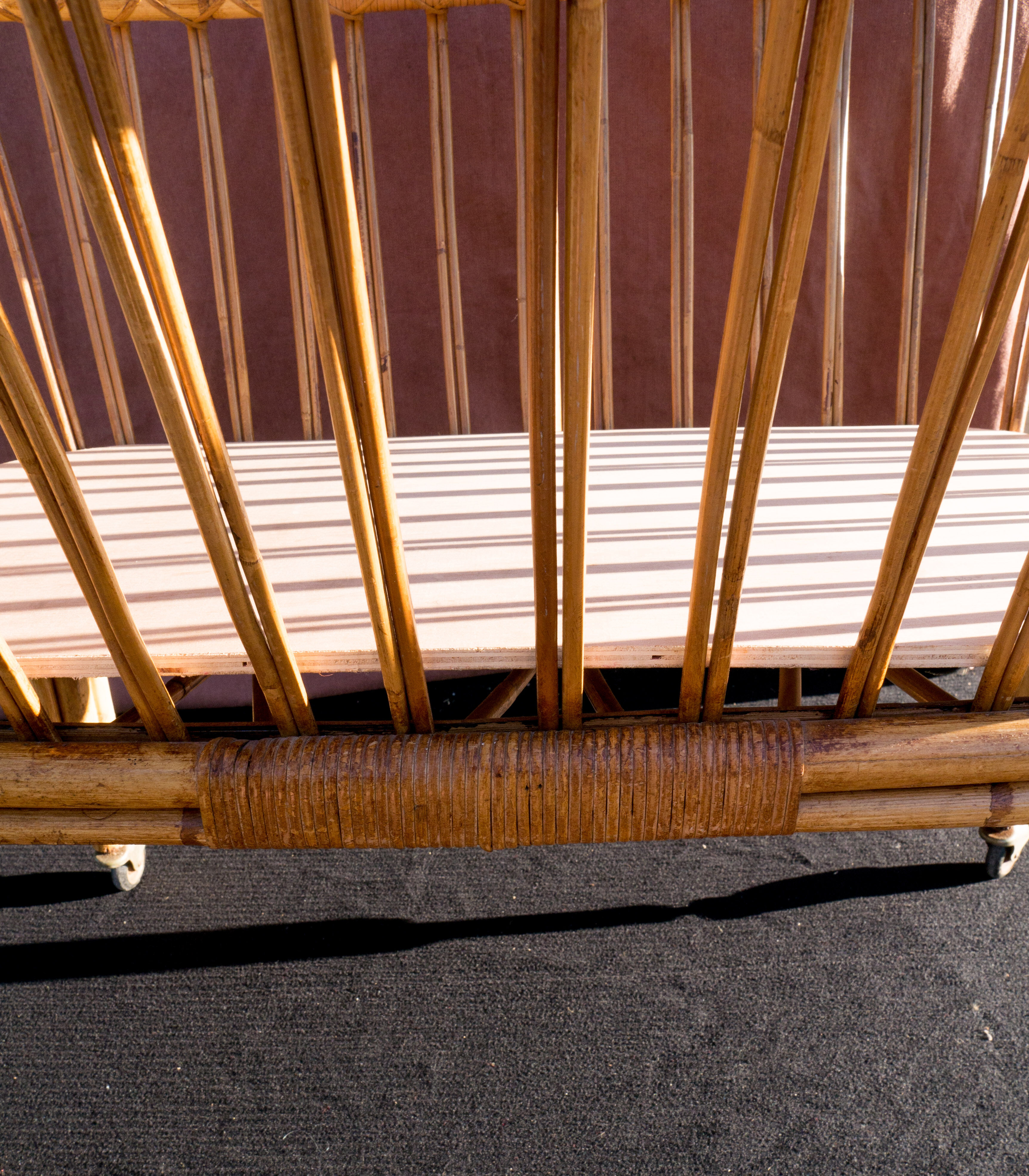 Cradle rattan on feet and swan neck