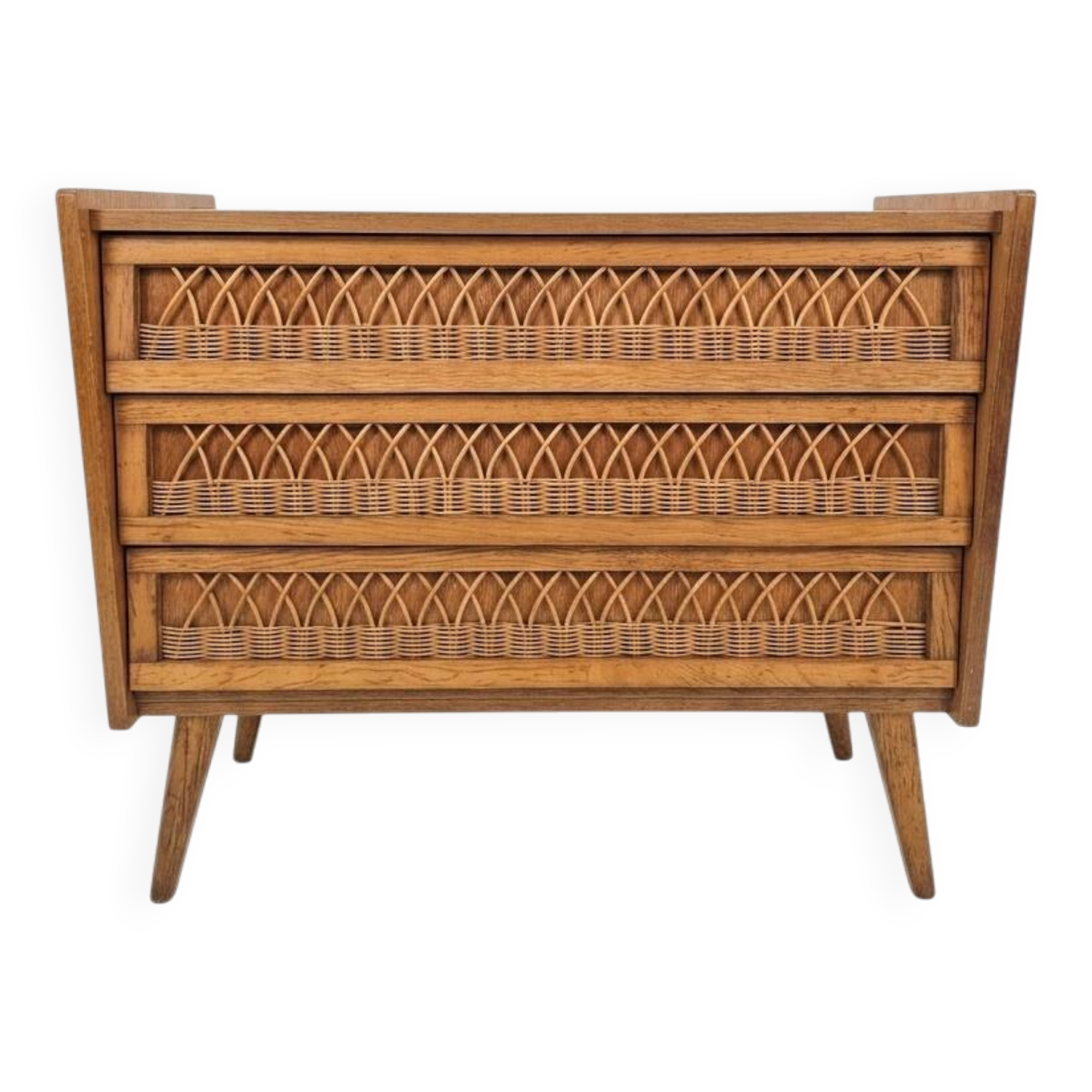 Vintage chest of drawers in oak and rattan from the 1960s.