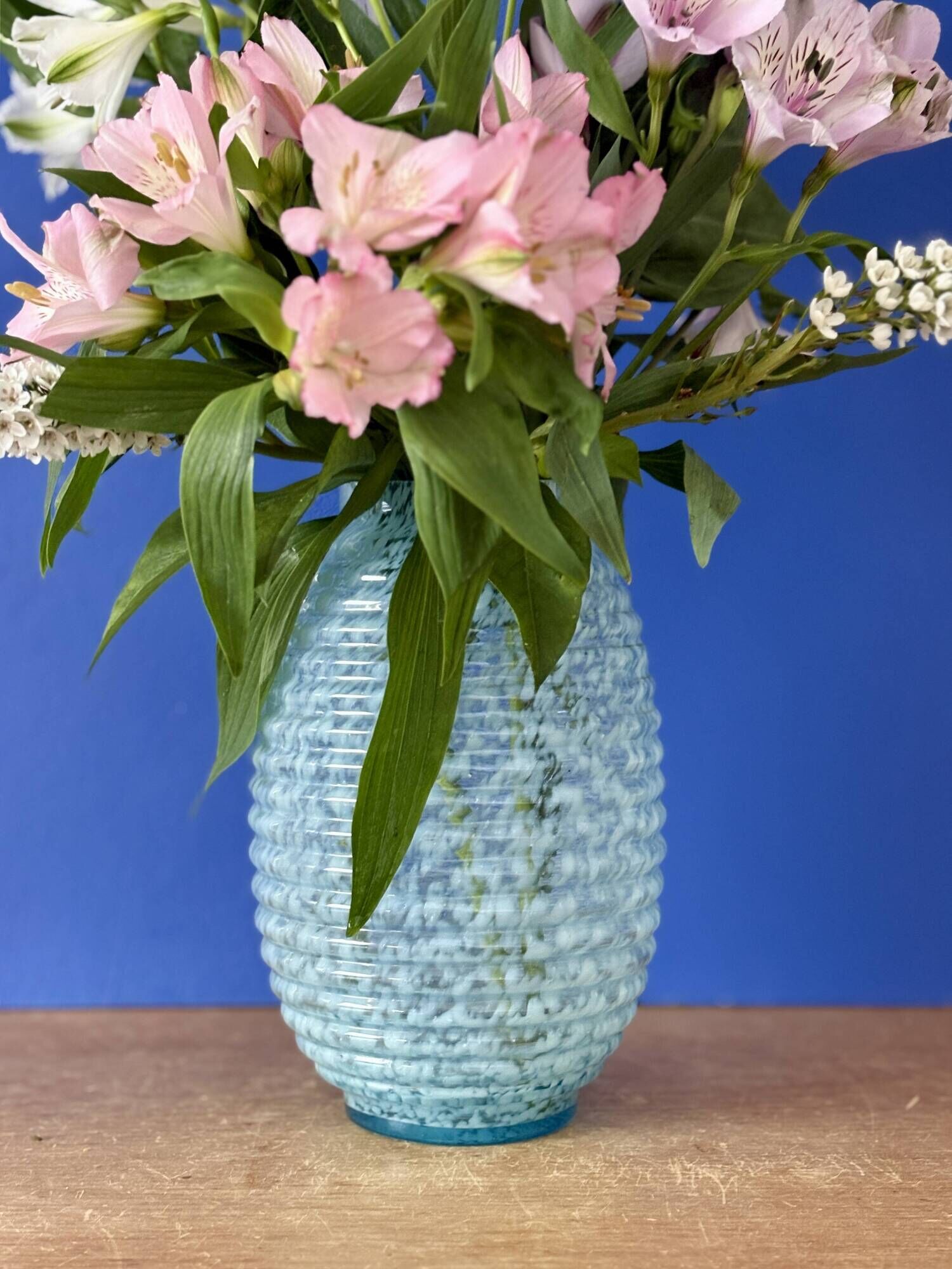 Vase vintage art déco, en verre de Clichy bleu