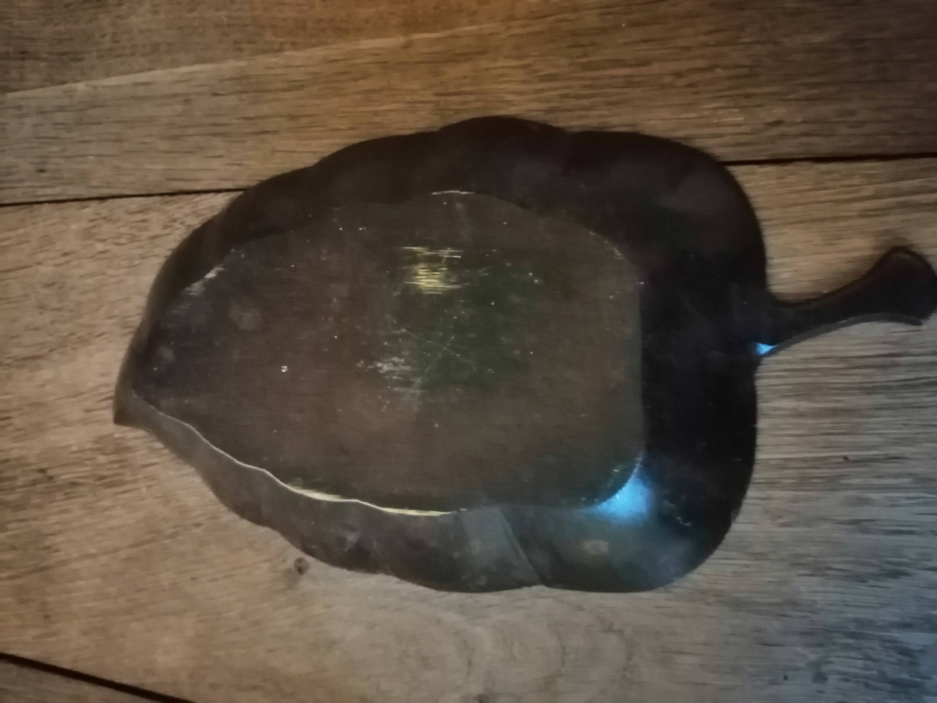 Bronze travel pocket, leaf-shaped