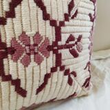 Coussin brodé main