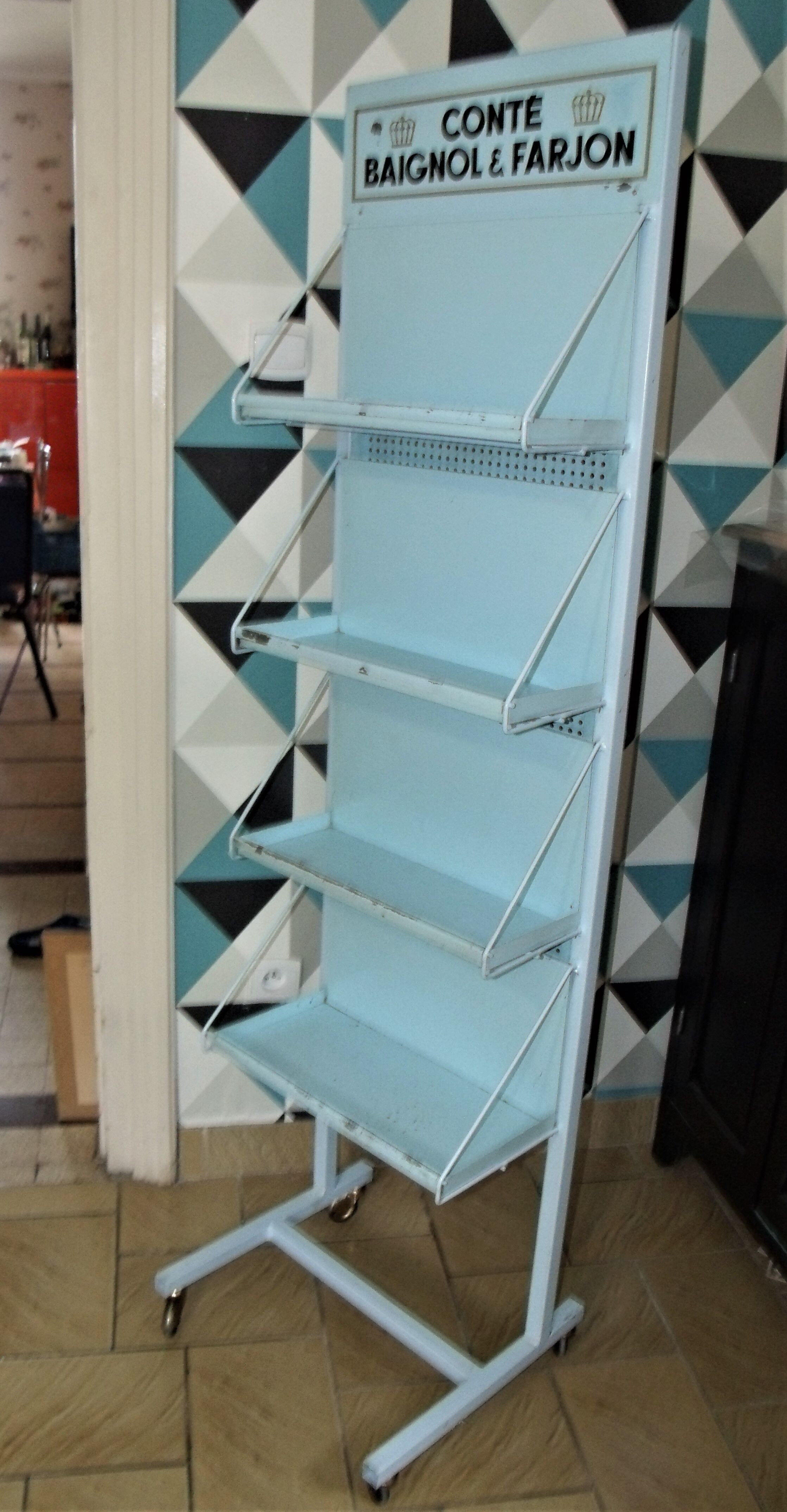 Rolling industrial metal display stand