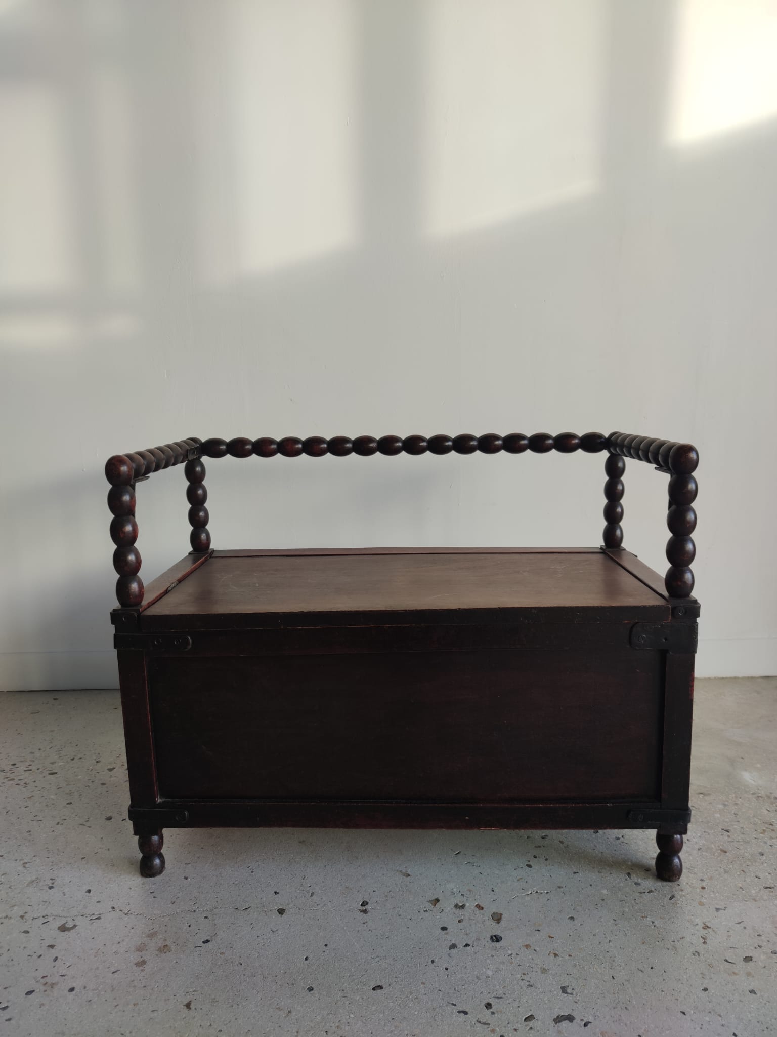 Natural wood chest forming a bench, ringed shoulders
