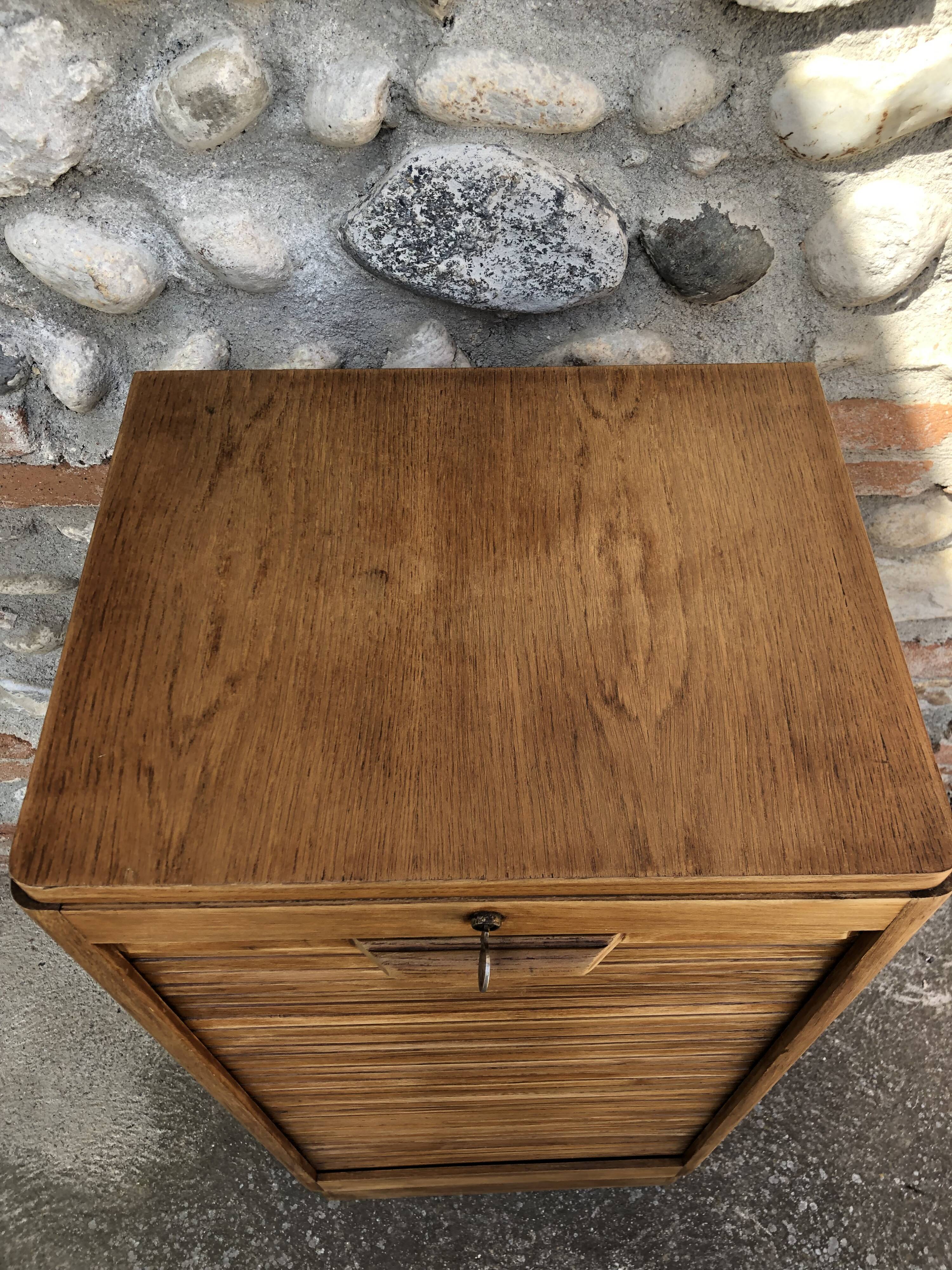 Curtain binder cabinet