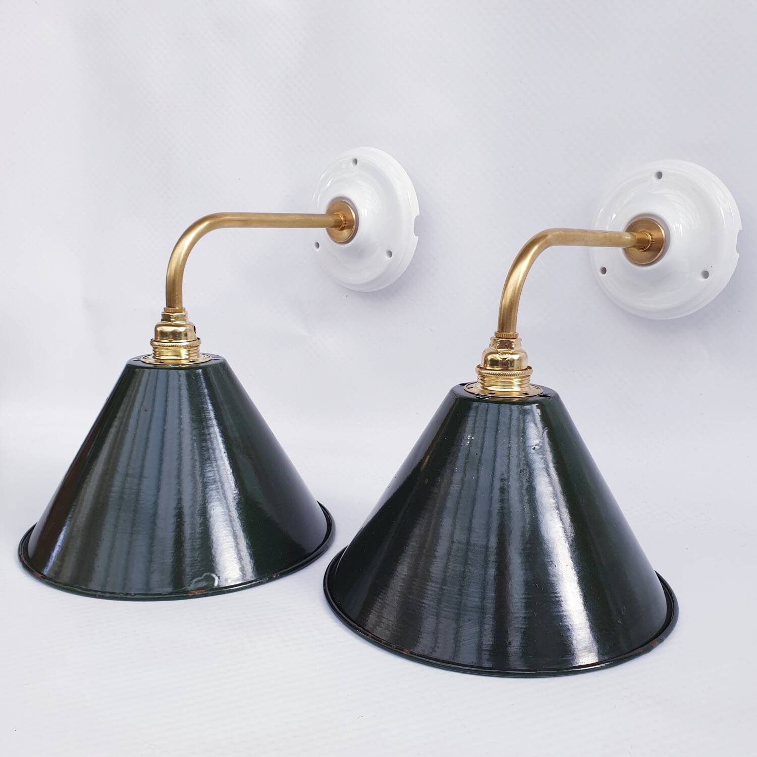 Swan neck enamelled sheet metal wall lights