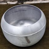 Pourer shaped ice bucket