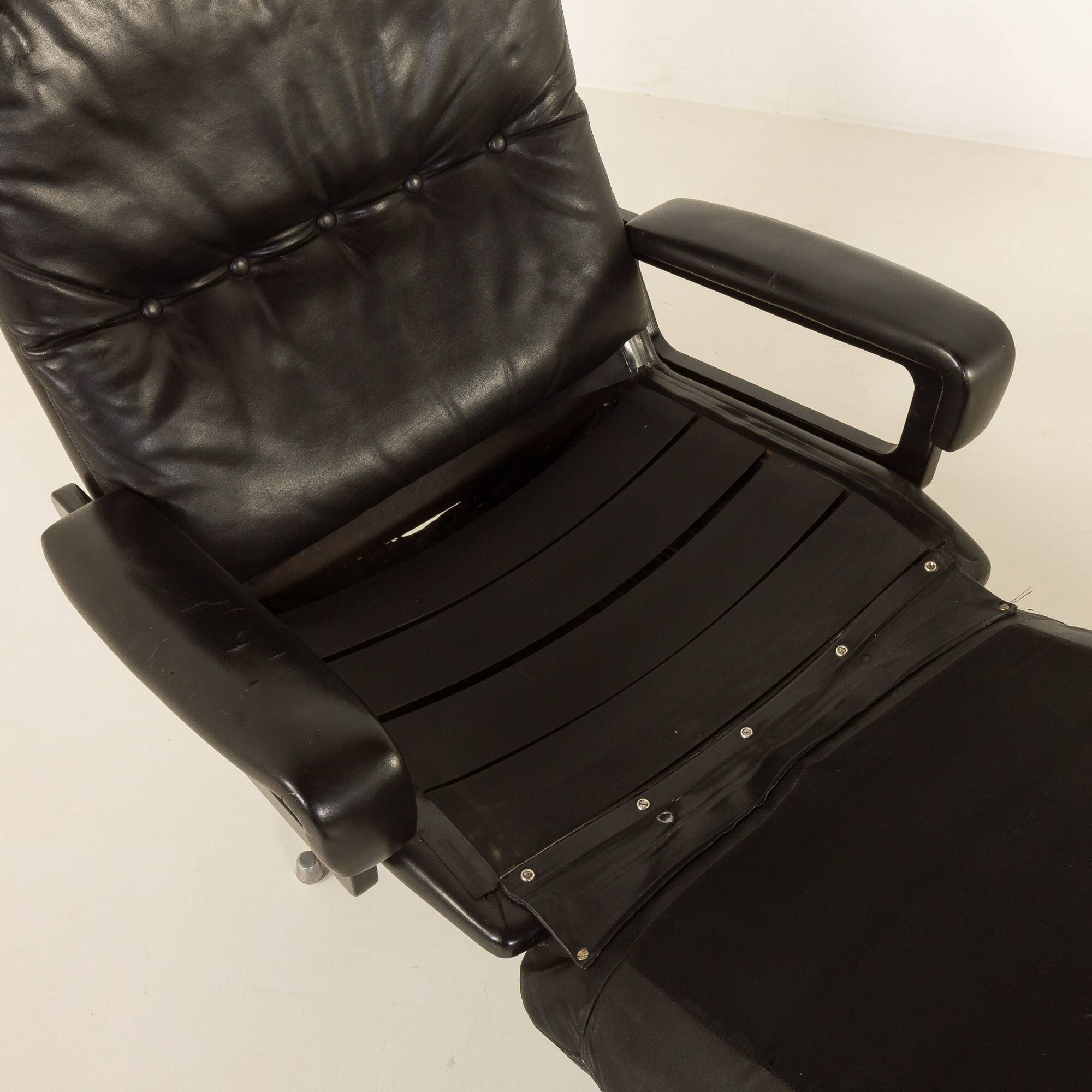 Fauteuil lounge vintage avec tabouret par André Vandenbrouck