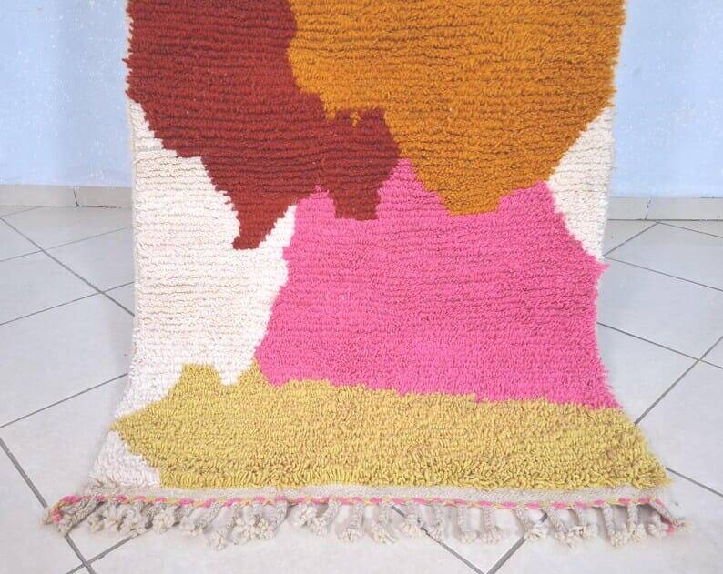 Handmade traditional Beni Ourain Berber rug, size 150 x 250 cm.