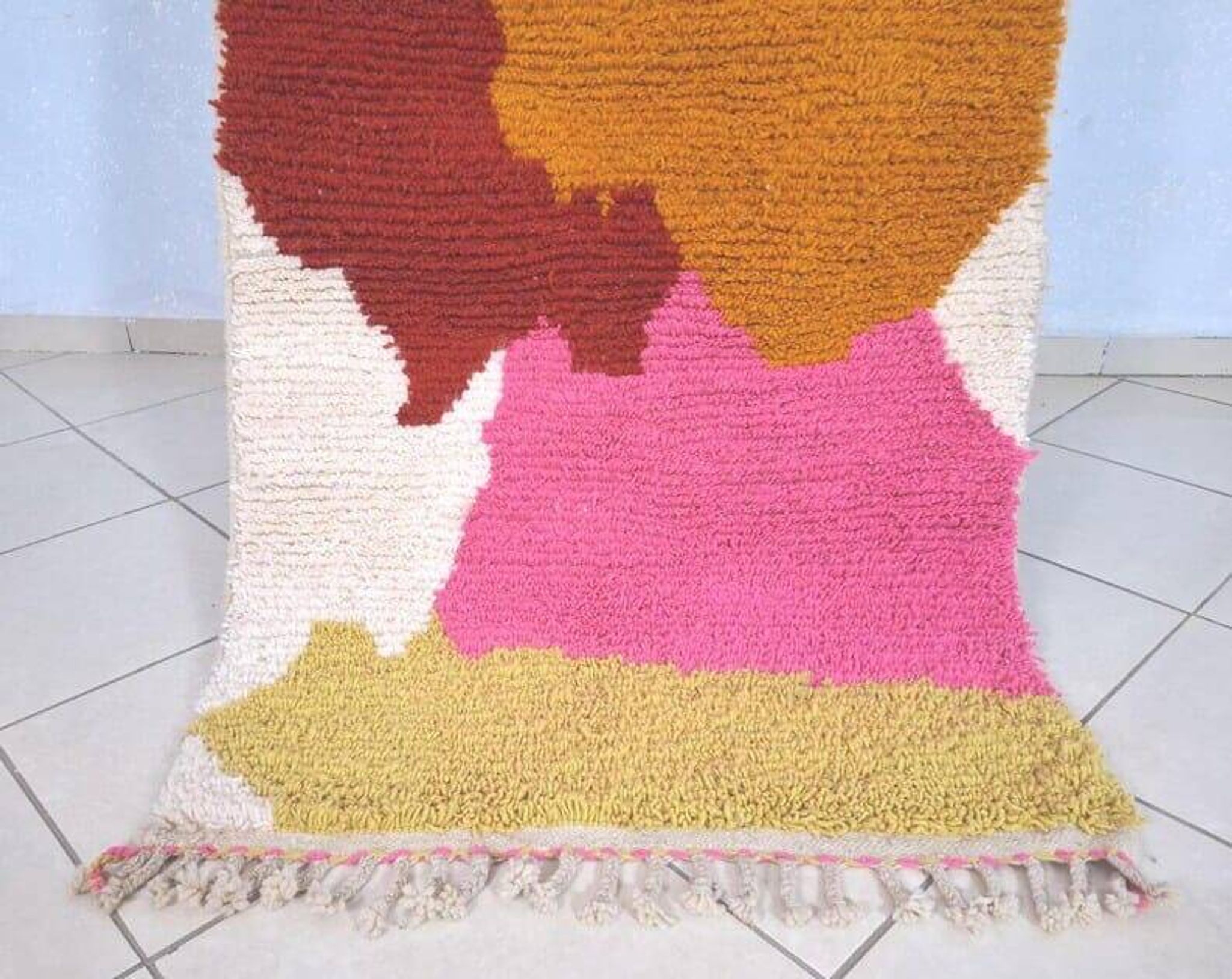 Handmade traditional Beni Ourain Berber rug, size 150 x 250 cm.