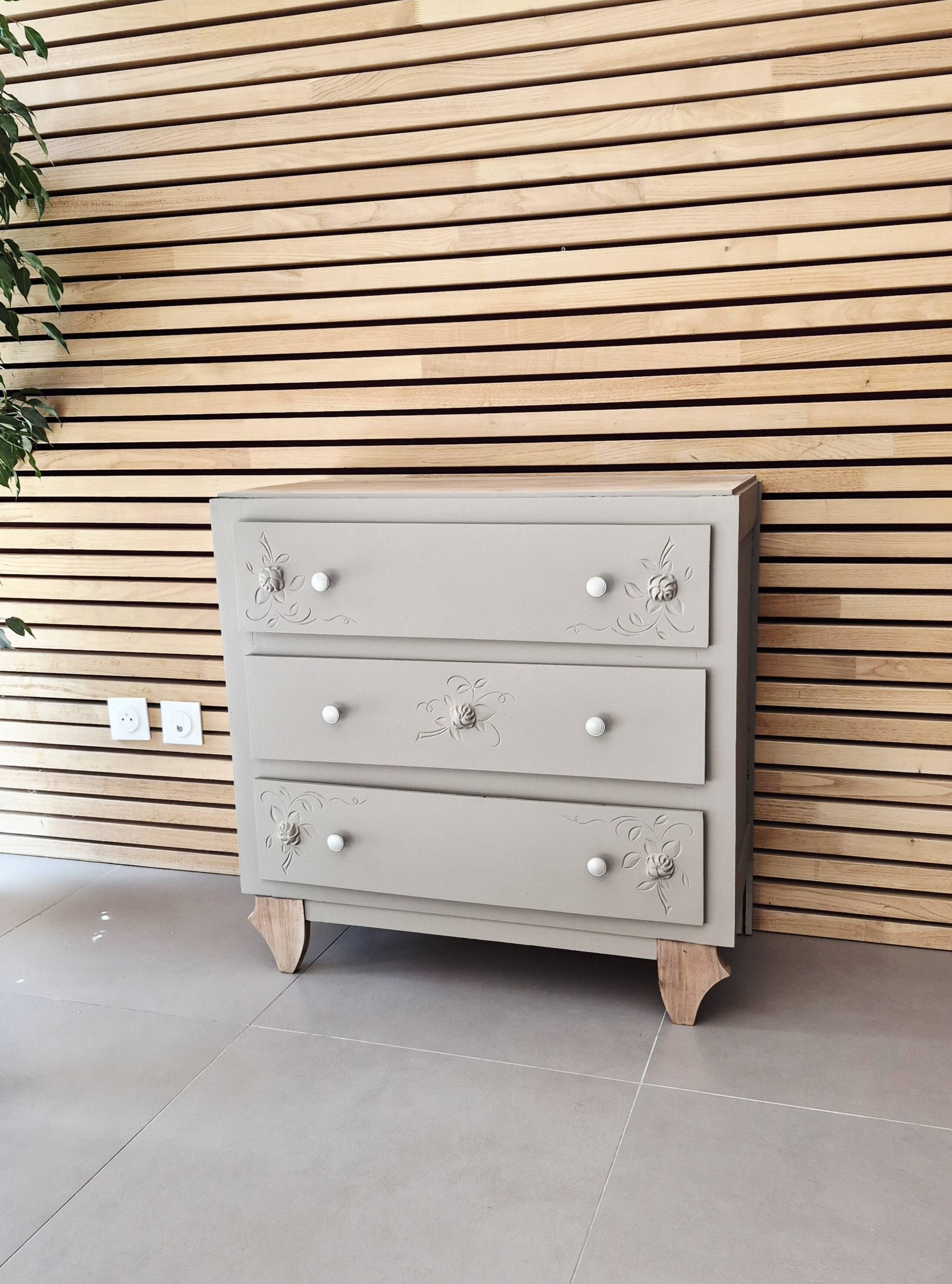 Art Deco chest of drawers