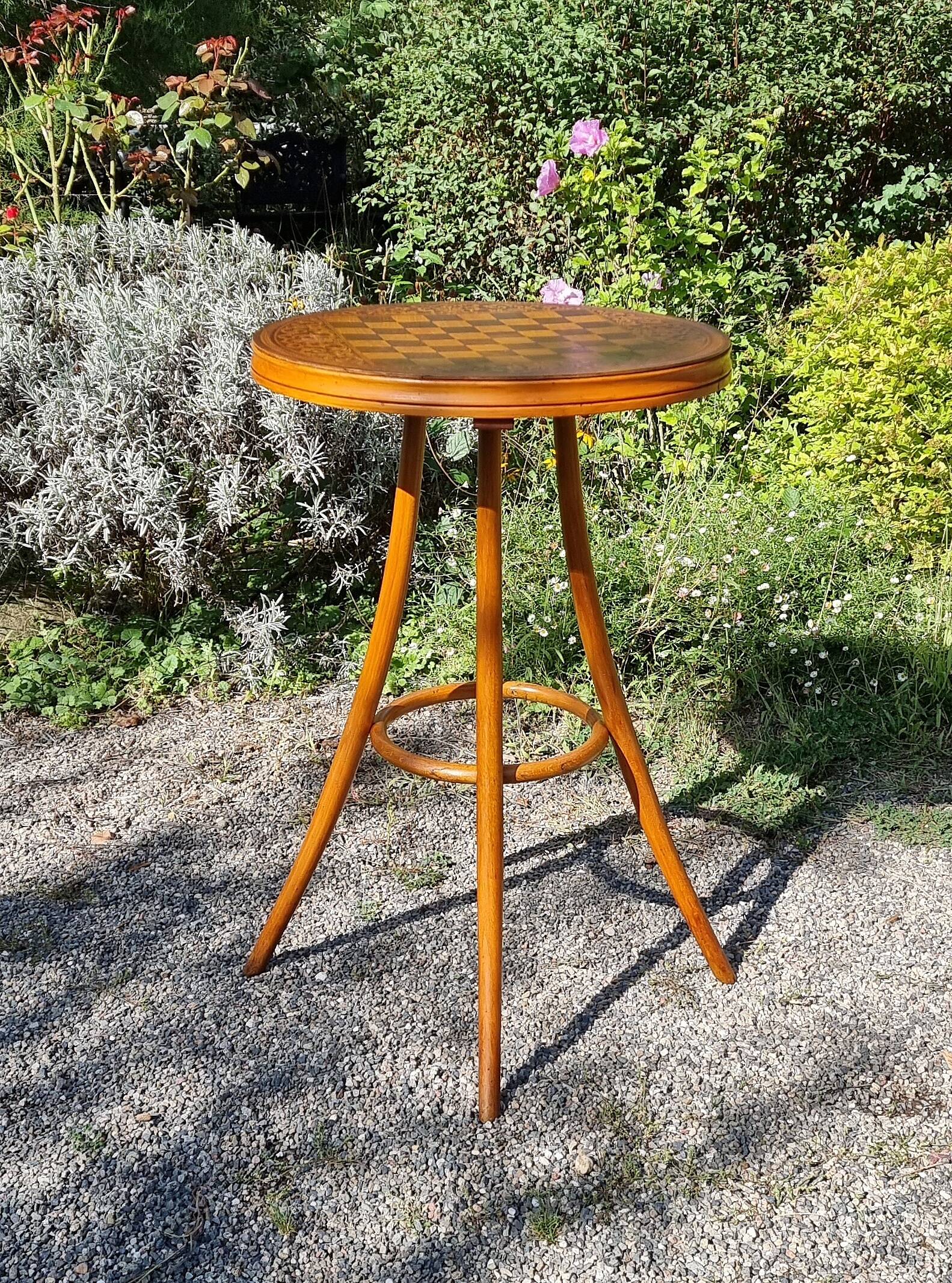Table de jeux bistrot en bois courbé début XXe