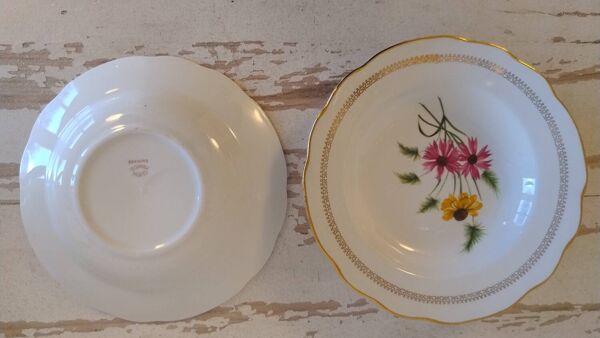 12 assiettes creuses – Porcelaine de Gien – Modèle Fanfare – Années 19