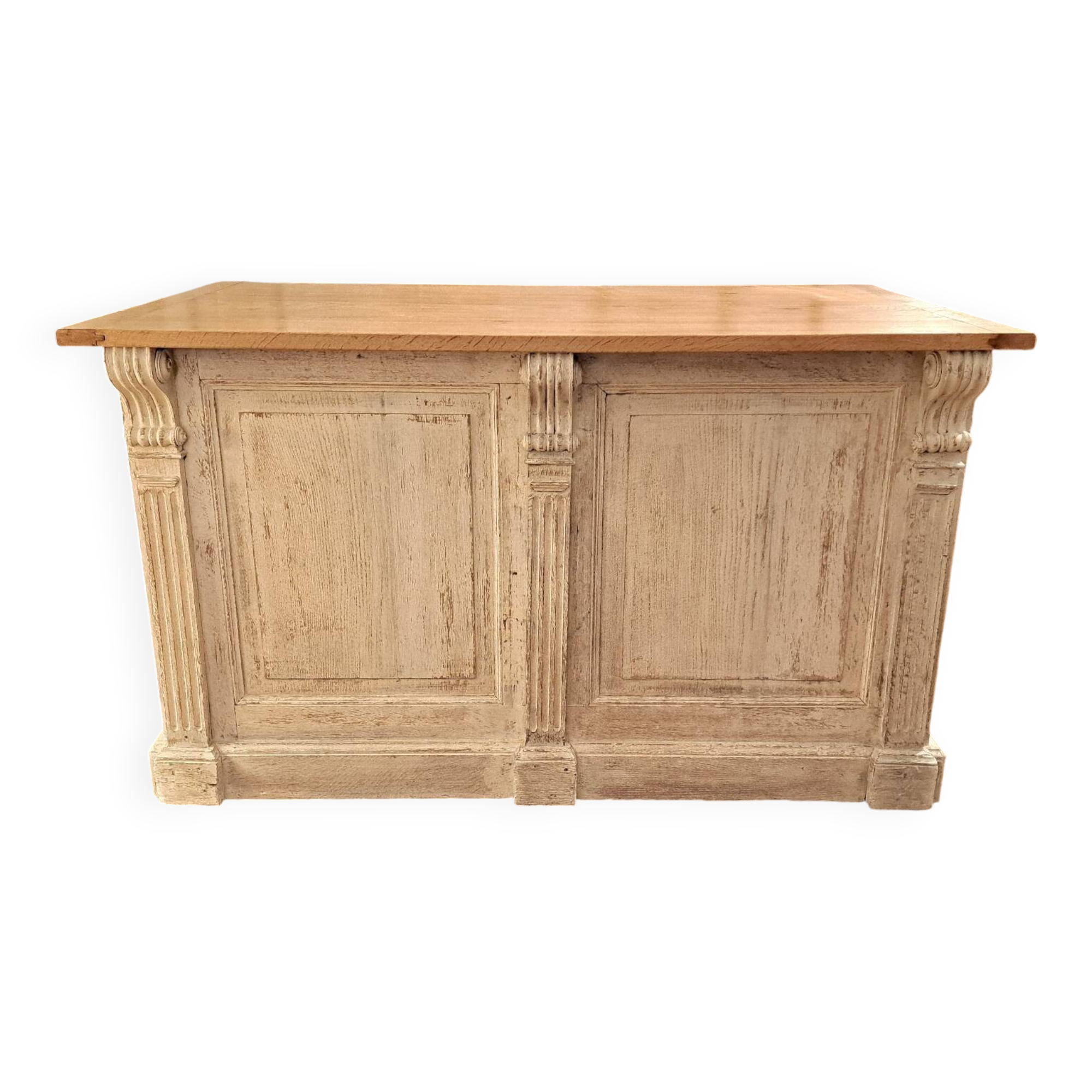 Counter from the late 19th century in patinated oak.