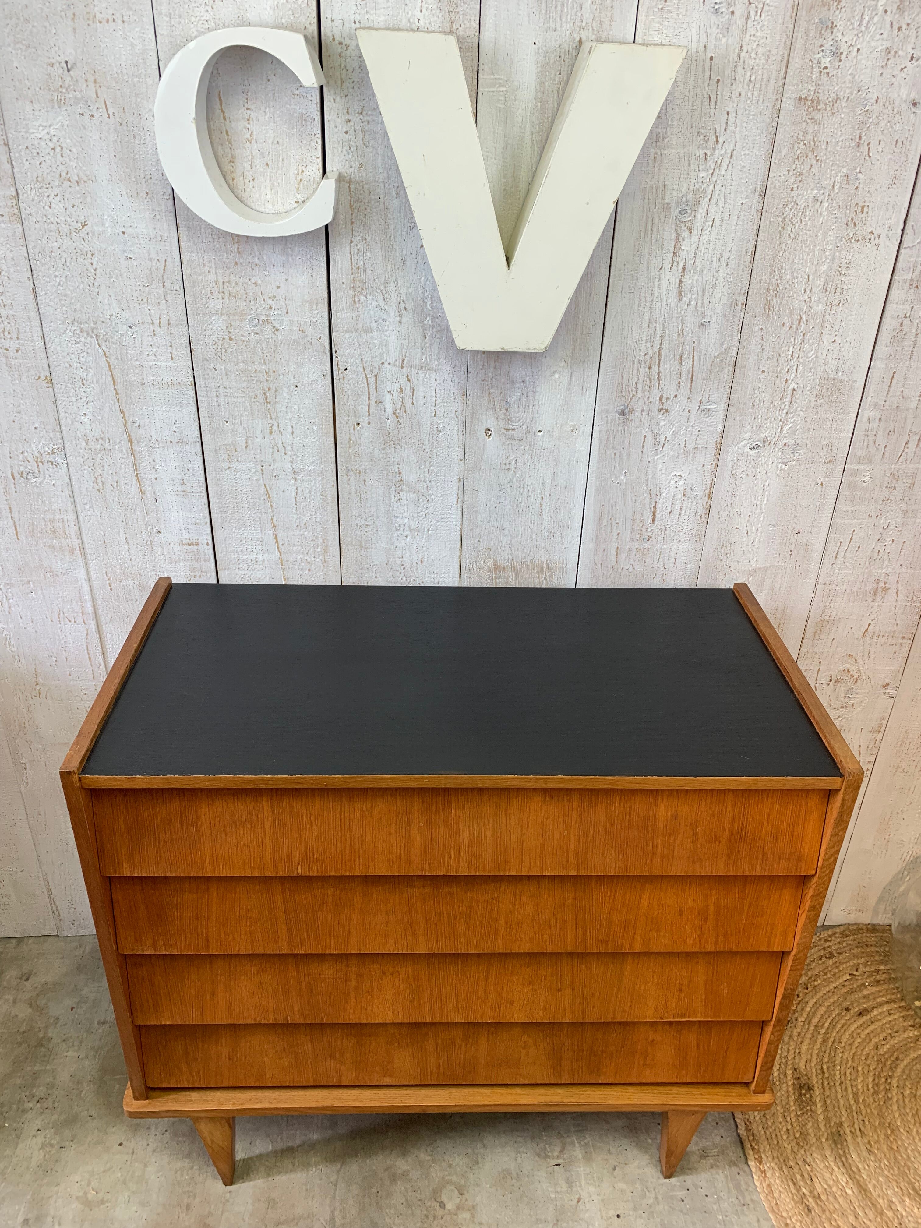 Commode à ailettes vintage