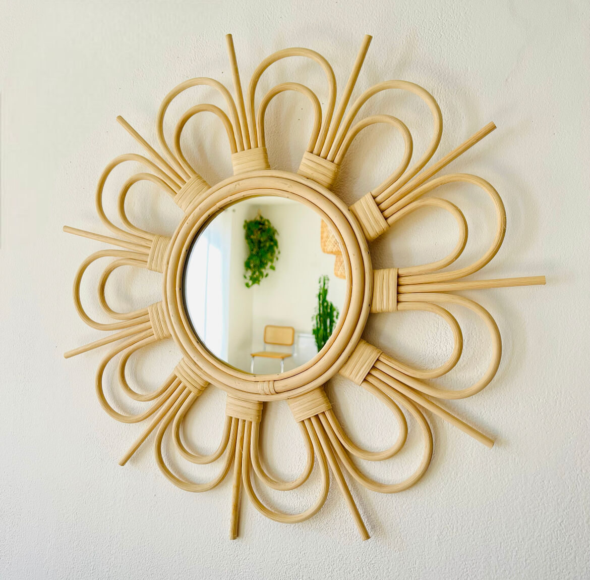 Flower-shaped rattan mirror, 55 cm