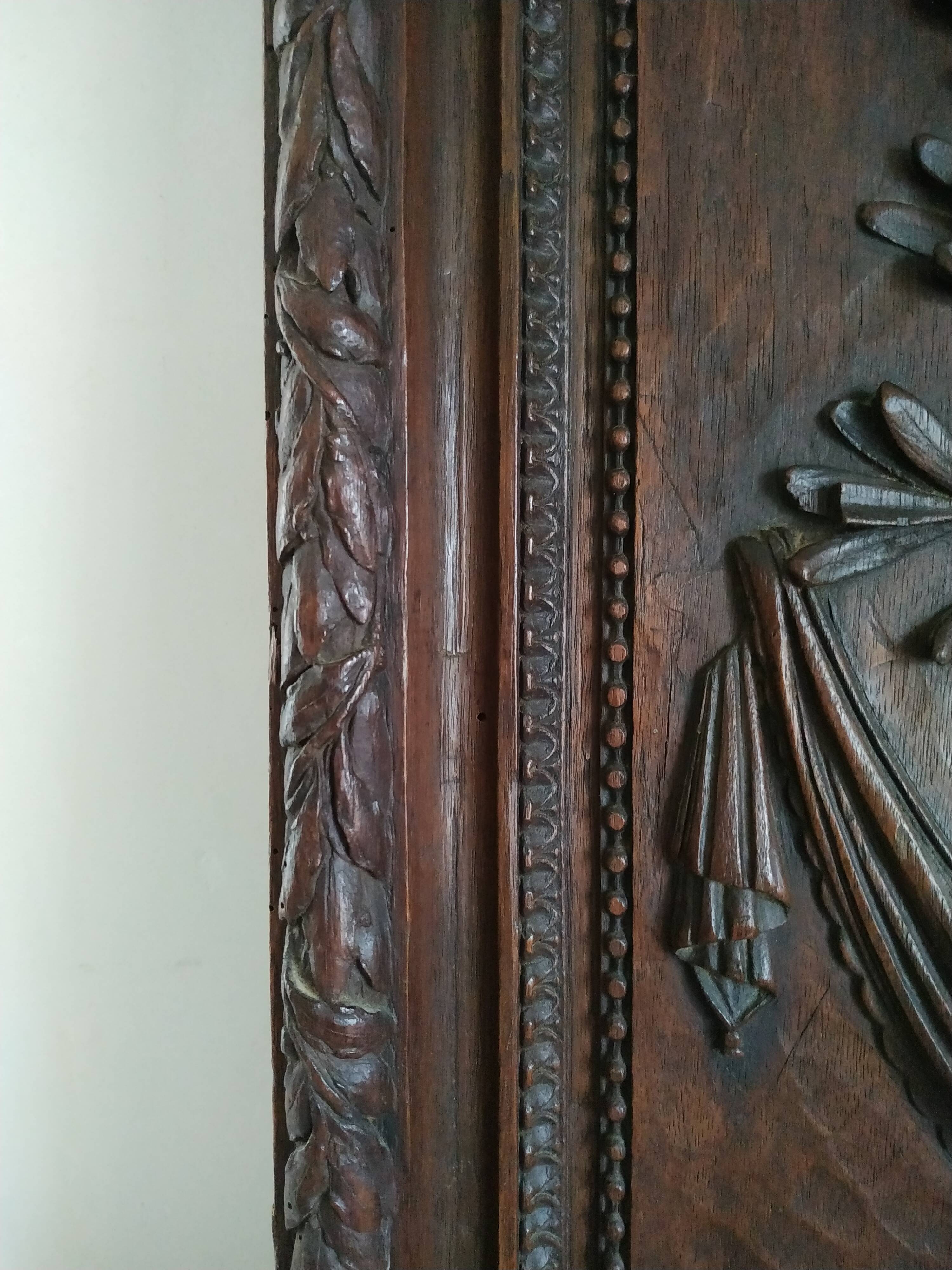 Carved wooden panel décor with music trophy