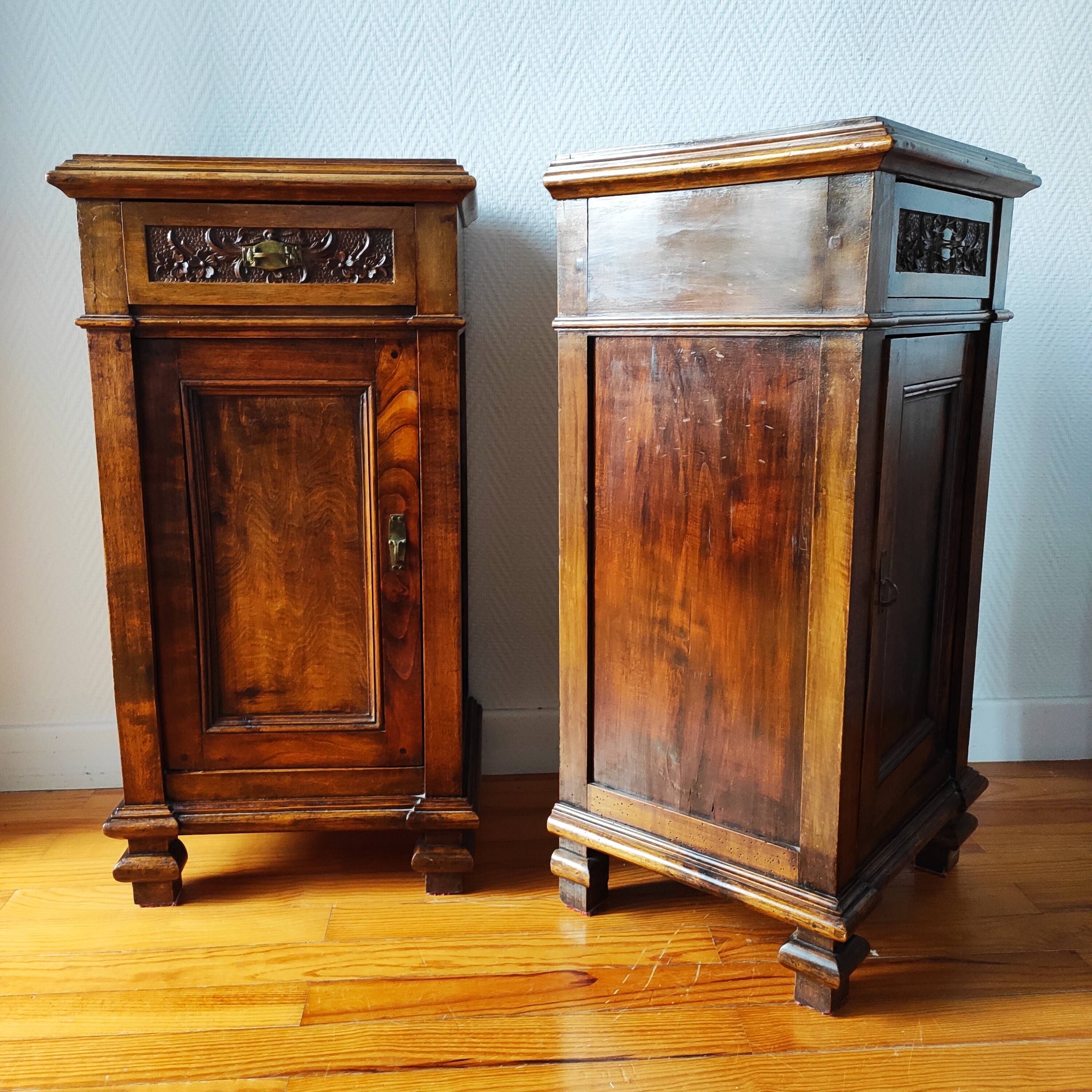 Pair of early 20th century Italian bedside tables in walnut