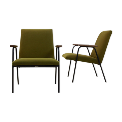 Paire de fauteuils Pierre Guariche par Meurop