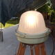 Lampe industrielle sur trépied chêne années 50