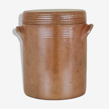 Pot en céramique avec couvercle