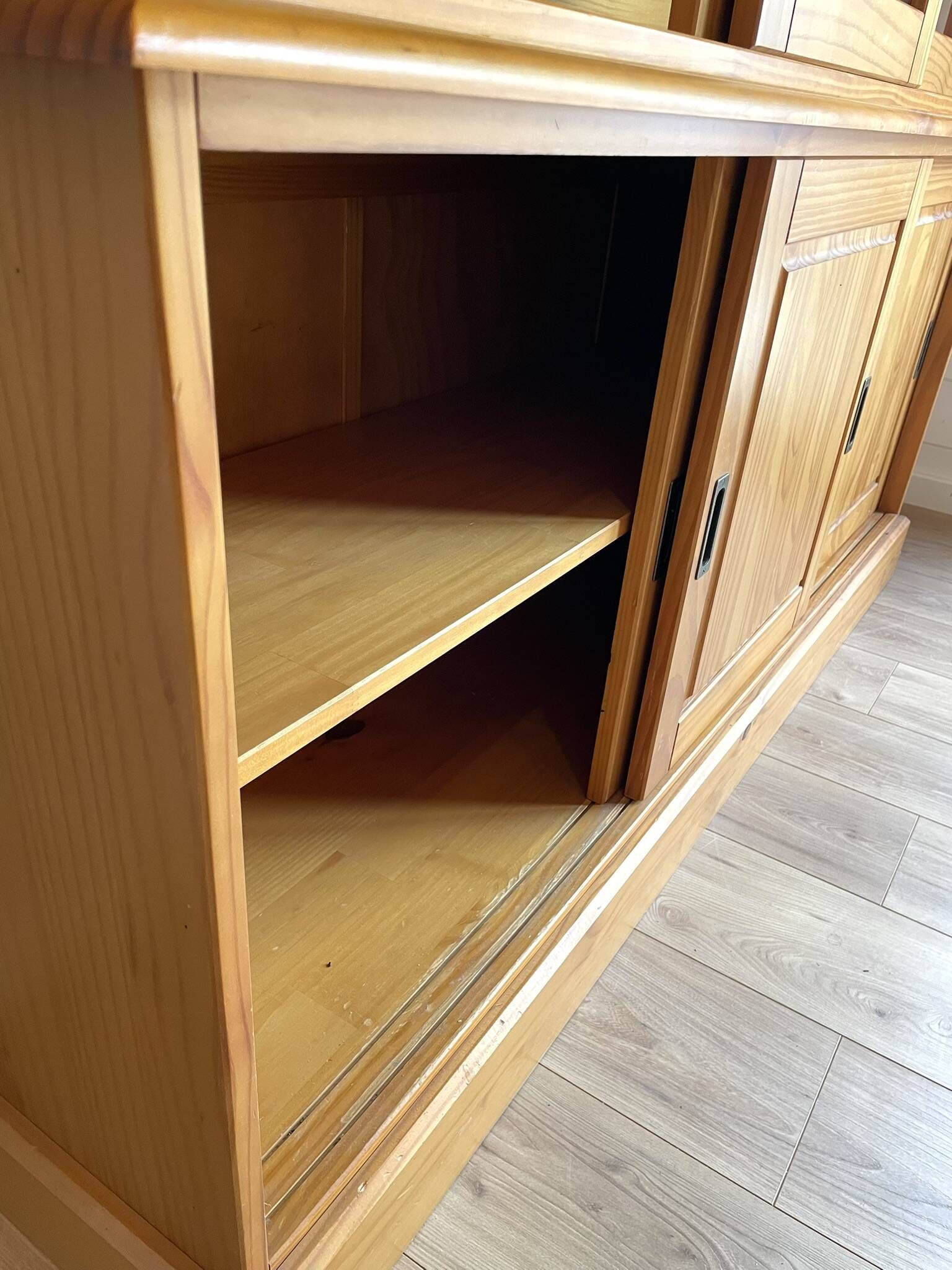 Large vintage display cabinet in solid pine with sliding doors, Country style.
