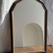 Petit miroir arrondi, cadre en bois, encadrement doré H49,5