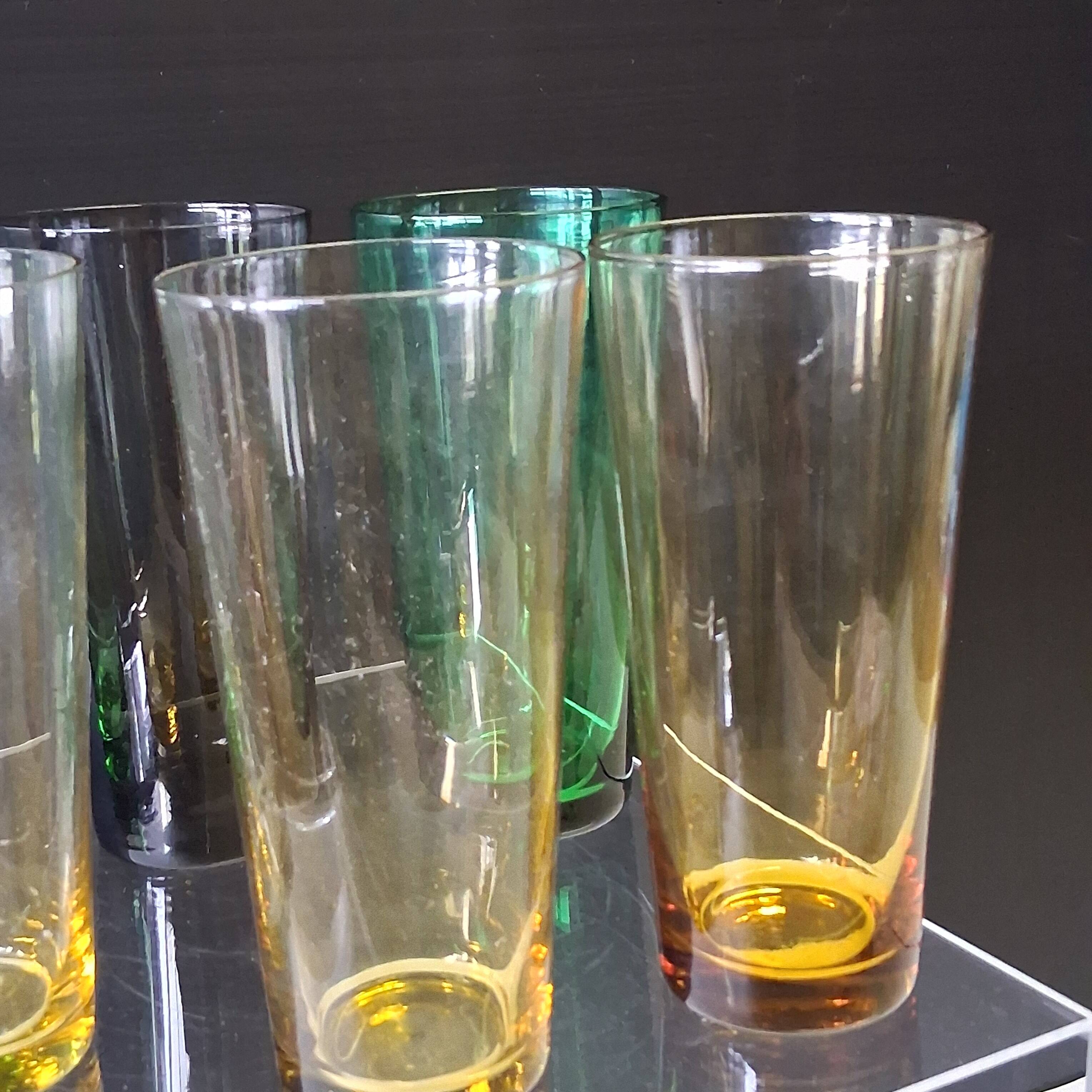 Set of 6 coloured vintage juice glasses in very good condition.