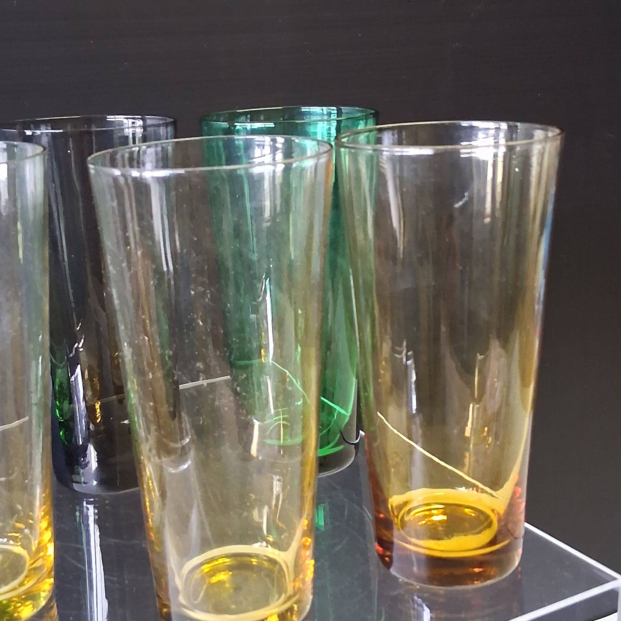 Set of 6 coloured vintage juice glasses in very good condition.