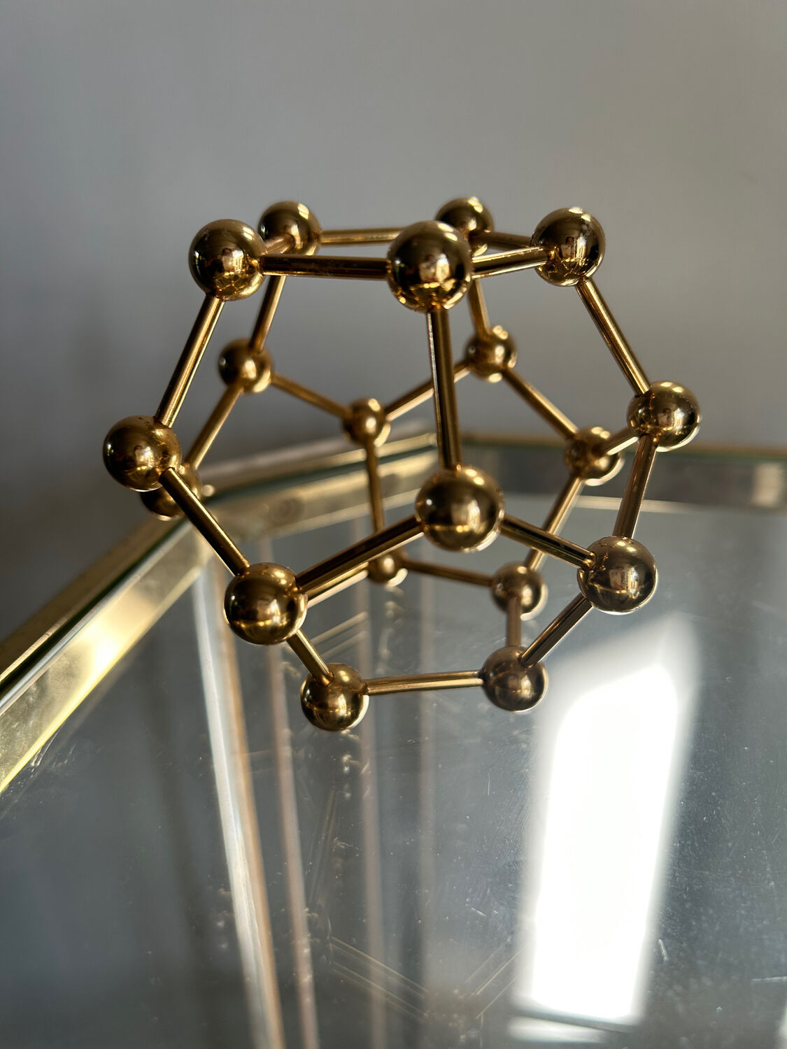 Golden brass atom