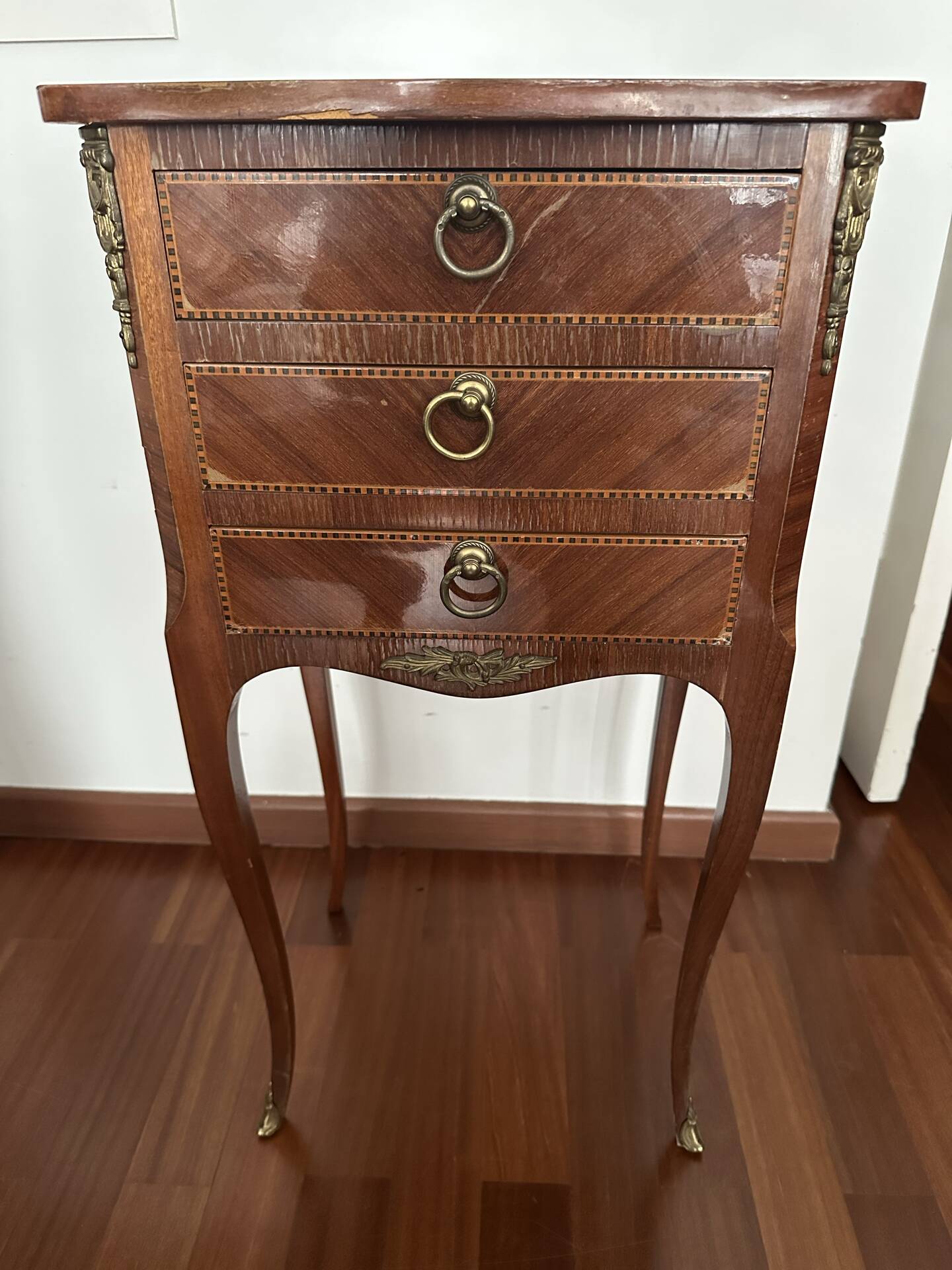 Small bedside table in marquetry in the Louis XV style.