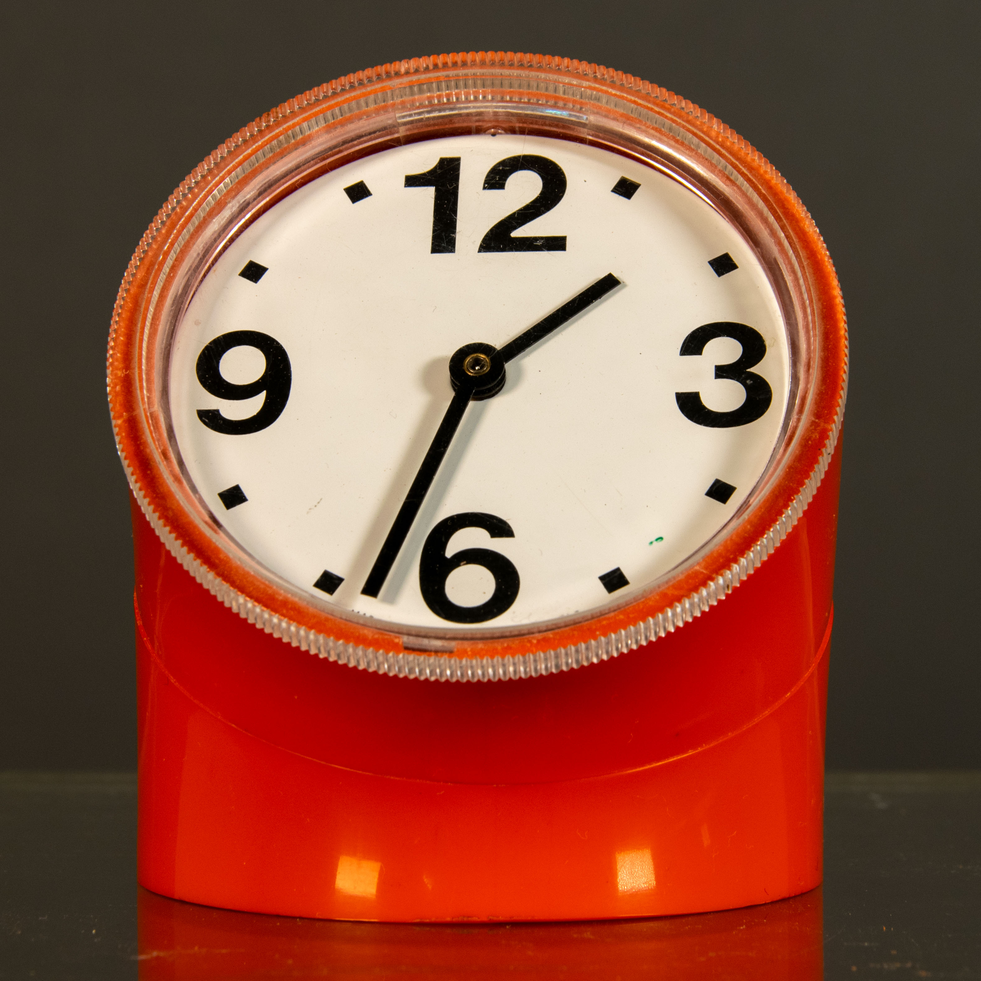 Cronotime orange table clock by Pio Manzù | Selency