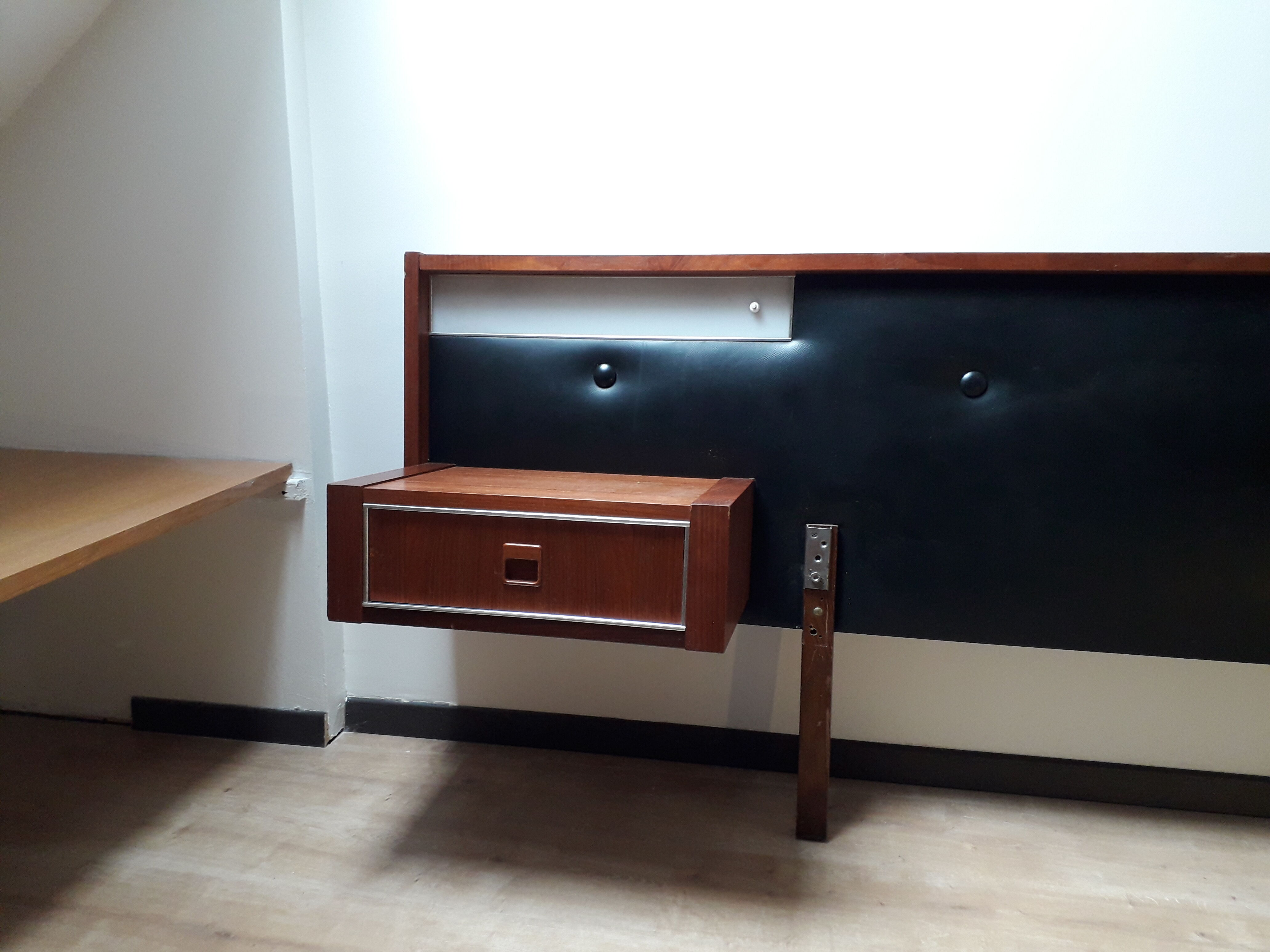 Bedhead with built-in appliques