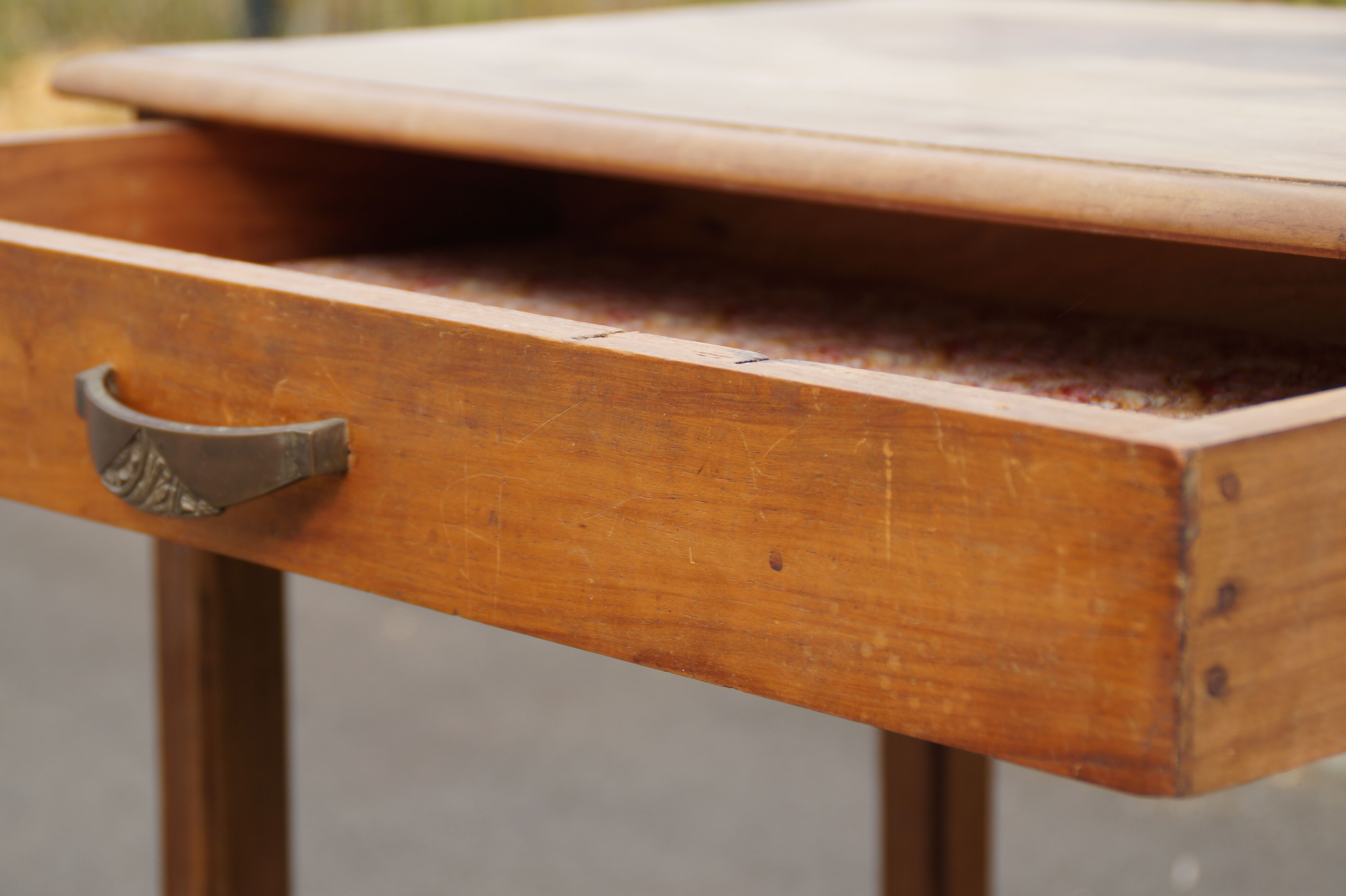 Table d'appoint années 50