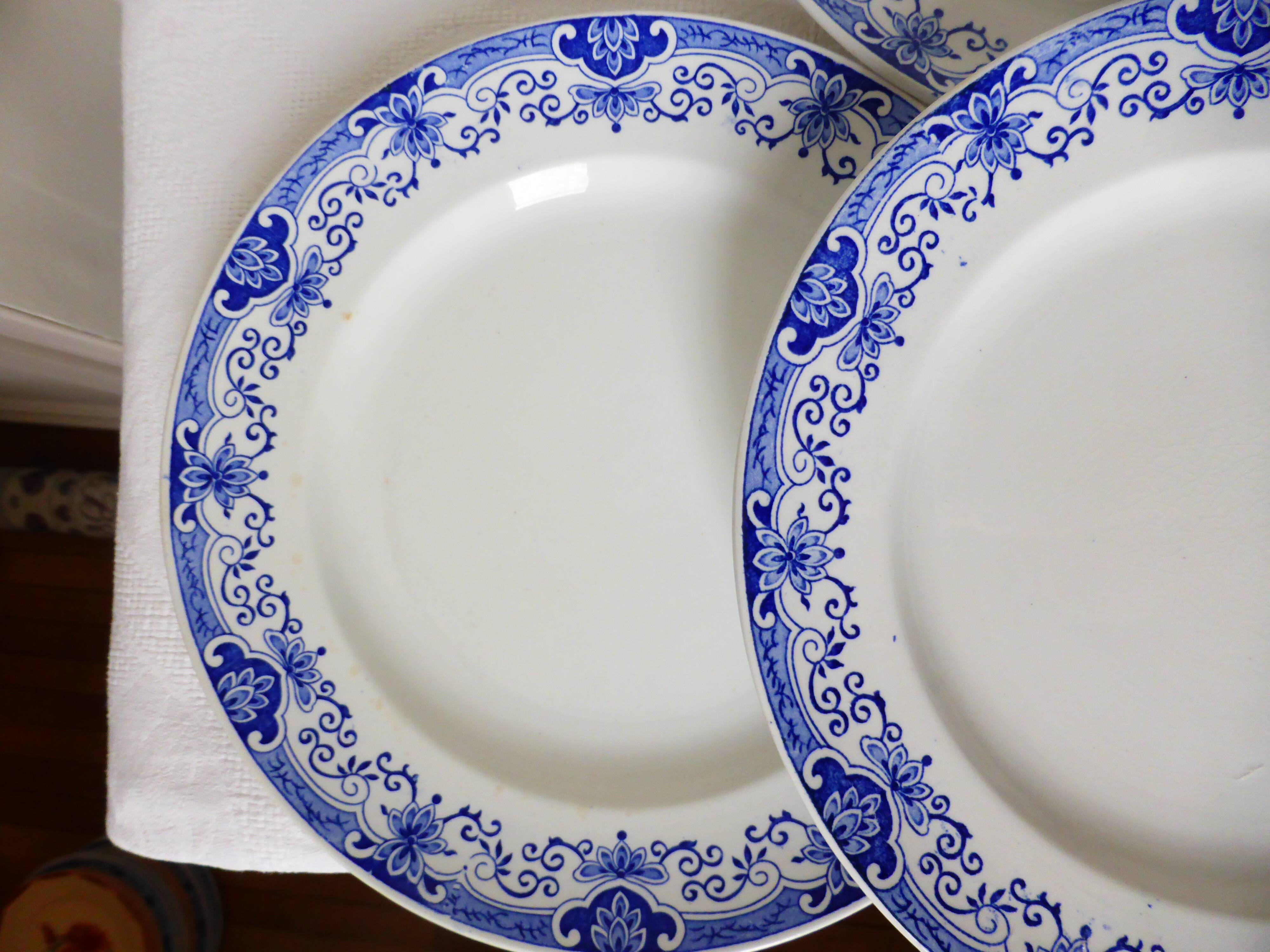 6 flat plates from the Boch Frères La Louvière porcelain model Dina