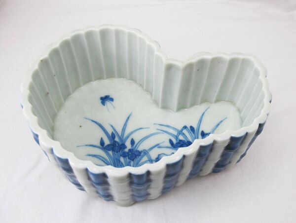 Ancienne jardinière en porcelaine bleu blanc Chinois ou Japonais fin 19è ou début 20è siècle