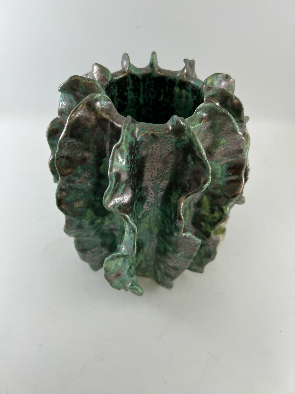 Valgo iridescent green design vase