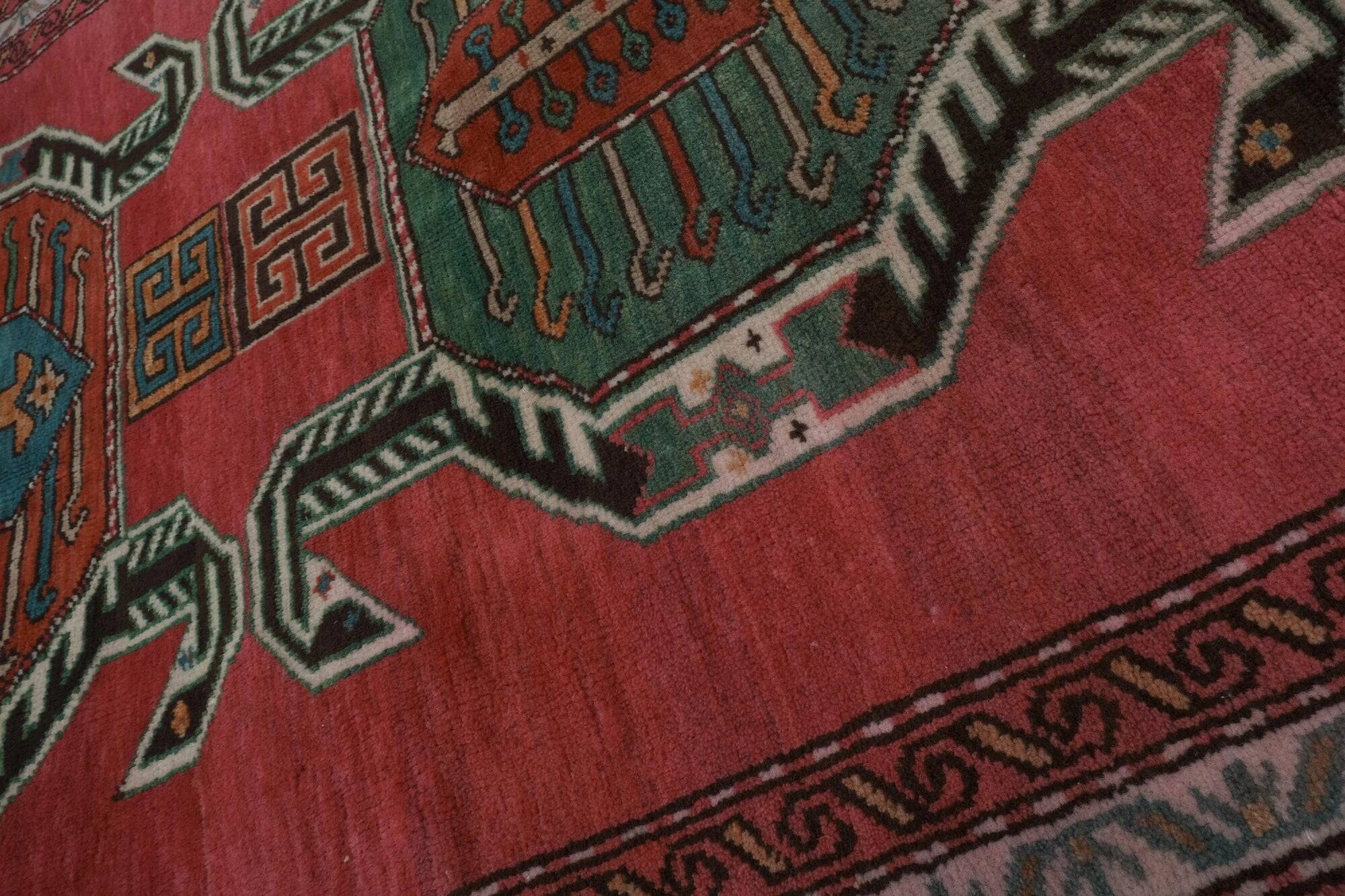 Vintage handmade Turkish rug 120x199 cm