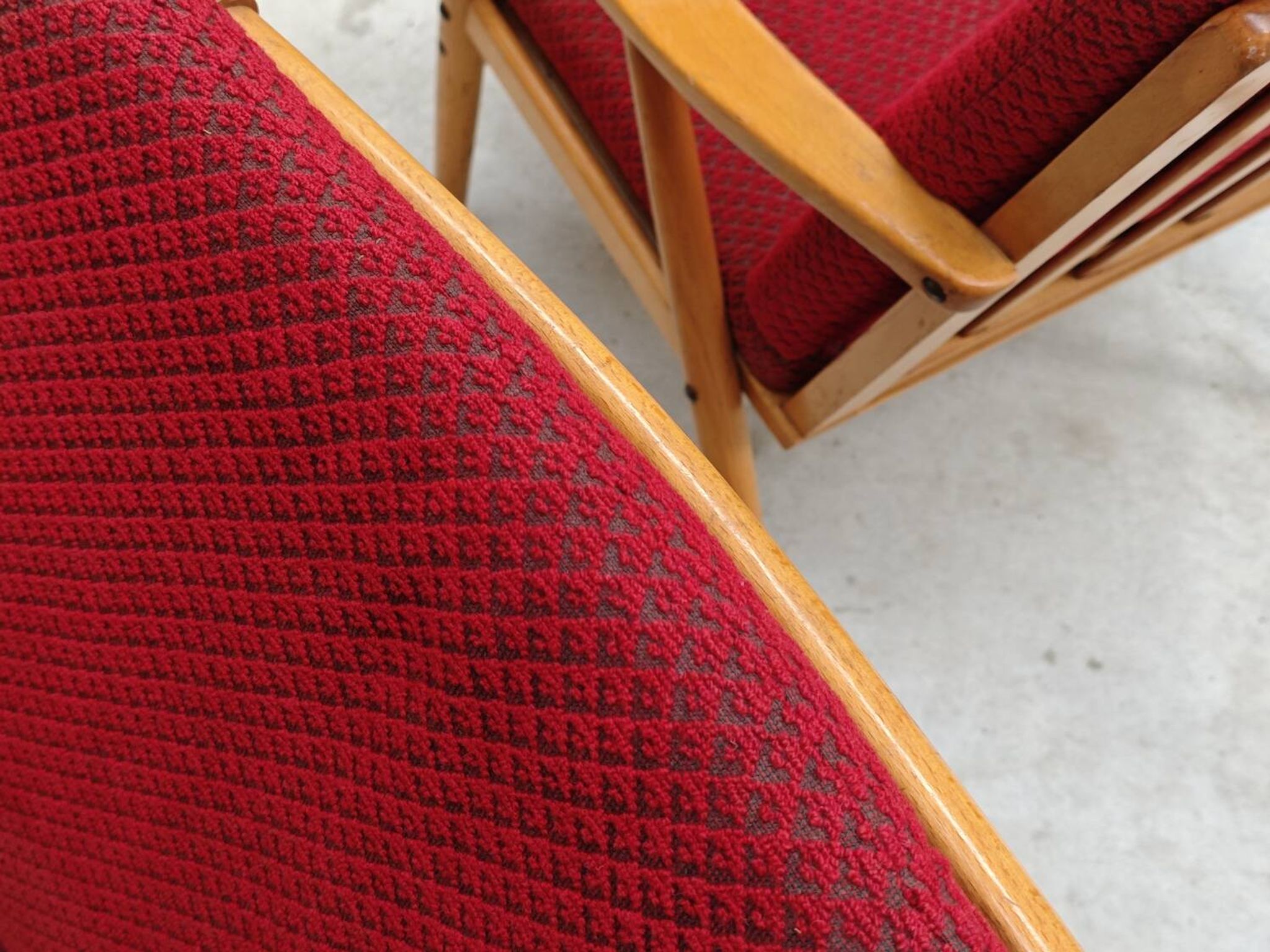 Paire de fauteuils Boomerang  rouge Antonin Suman pour Ton Bystrice Thonet