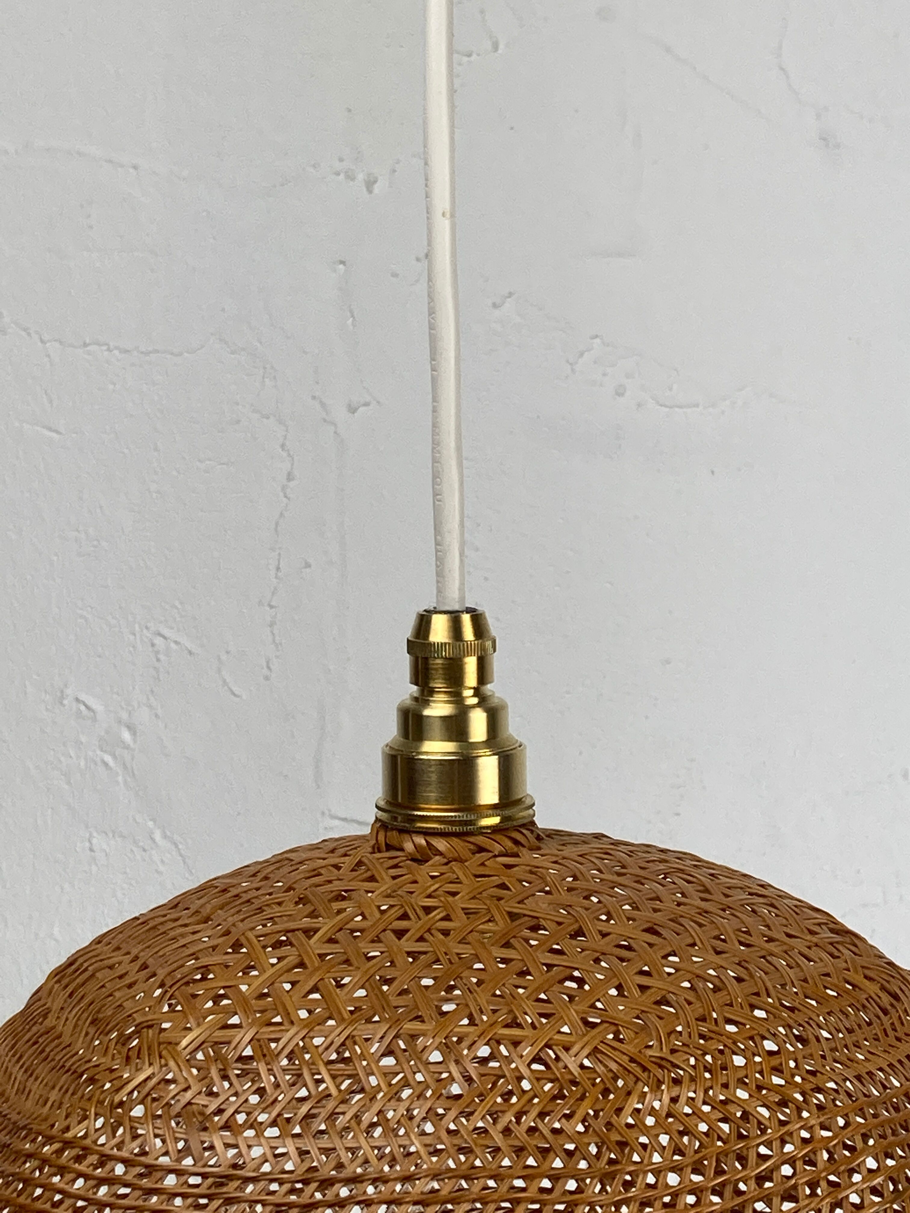 Beehive webbing rattan wicker pendant hanging lamp, 1930s