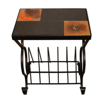 Vinyl holders and vintage magazines