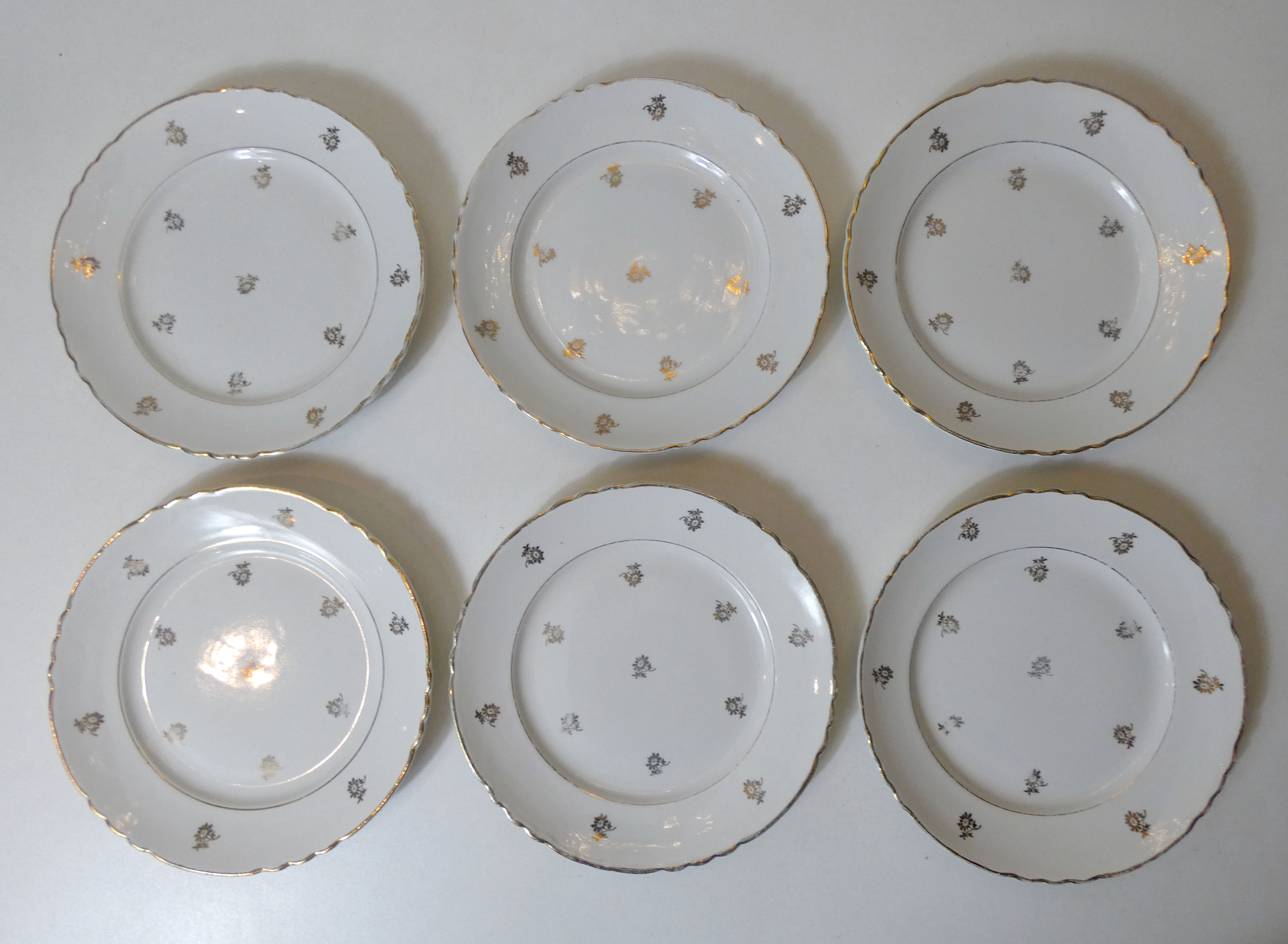 6 flat plates Moulin des Loups faience flowers vintage gold