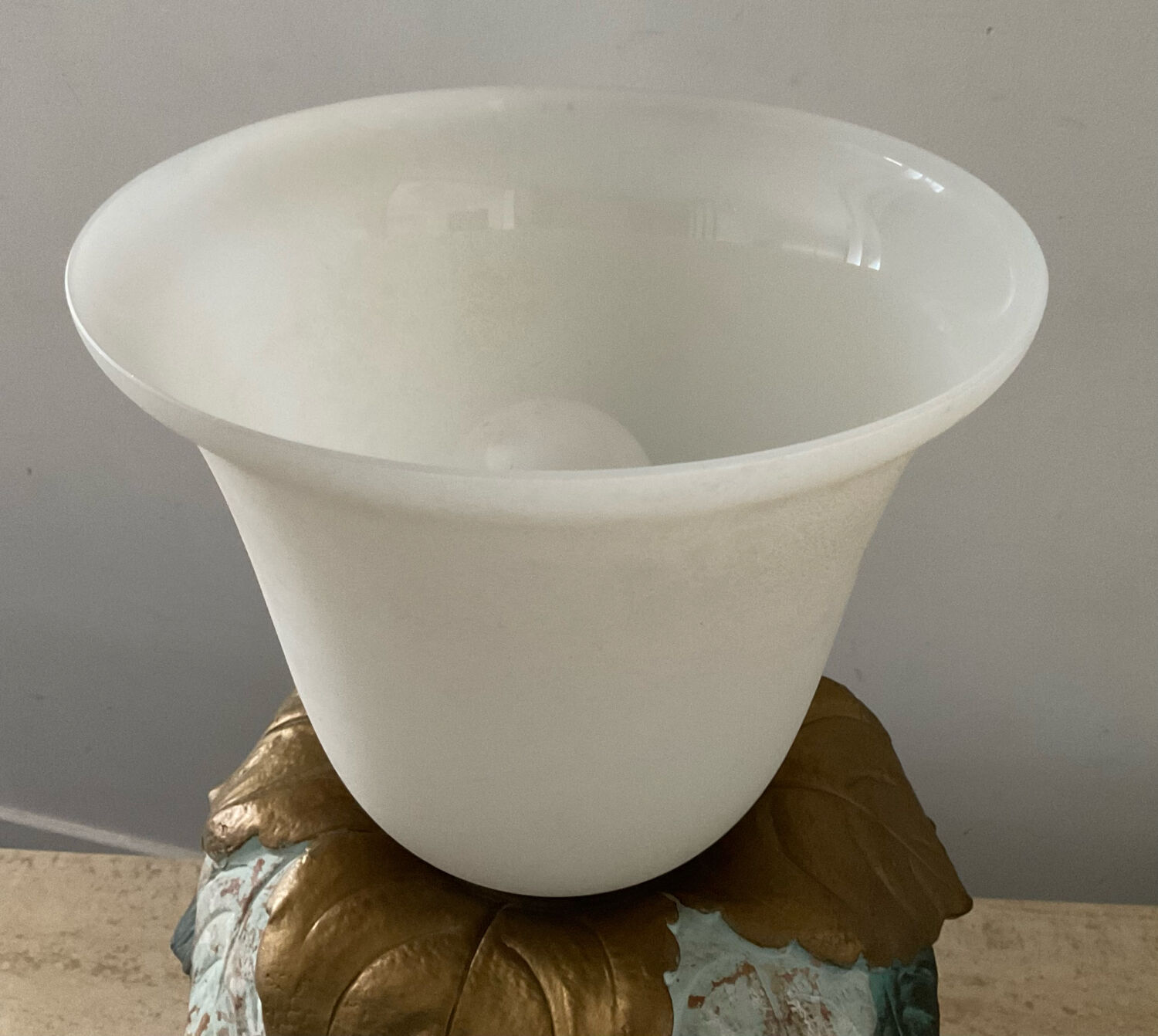 Lampe vintage en opaline et plâtre