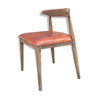 Wooden chair with thick leather seat