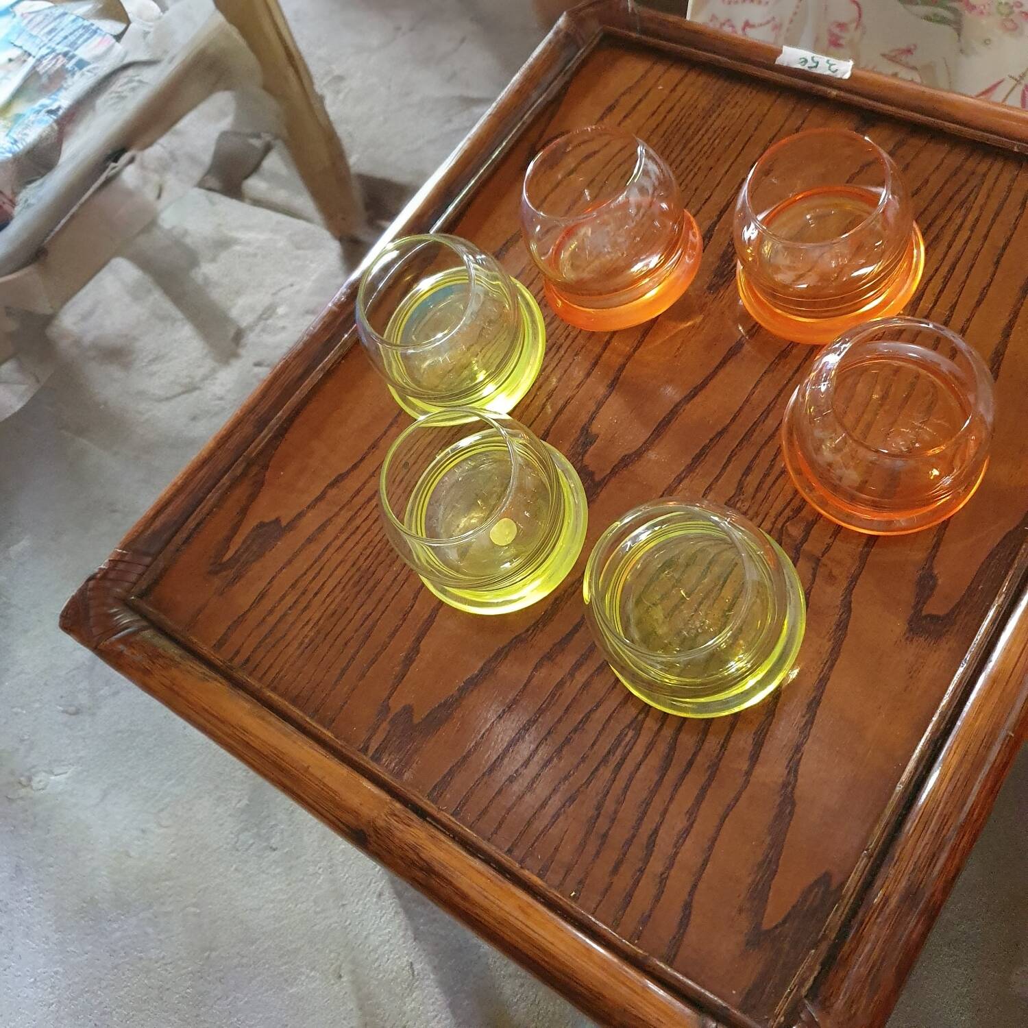6 Glasses with the name Culbuto in 3 orange colors and 3 lemon yellow colors