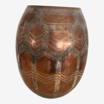 Vase en cuivre ancien