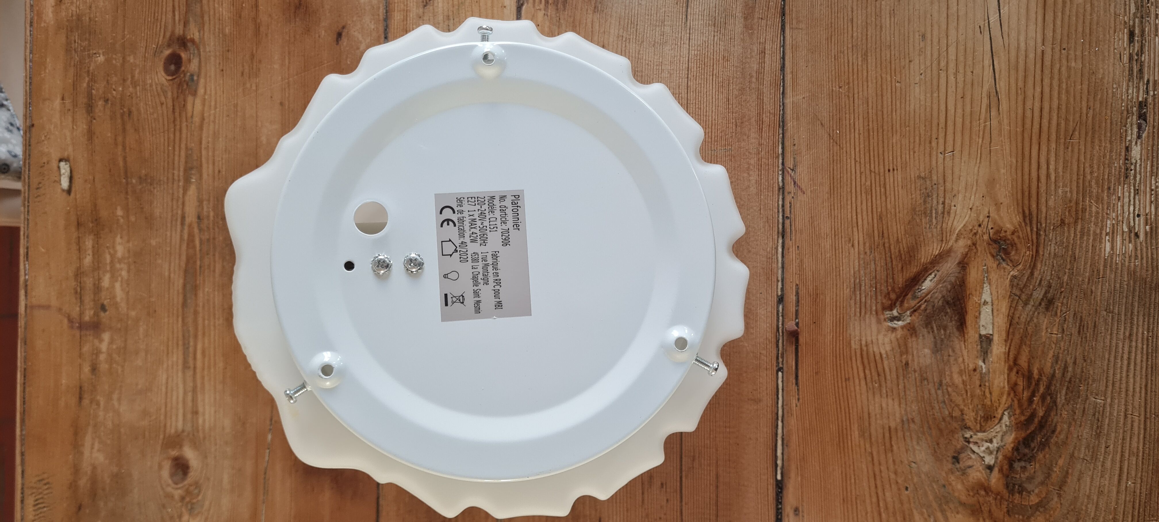 White opaline shell wall lamp